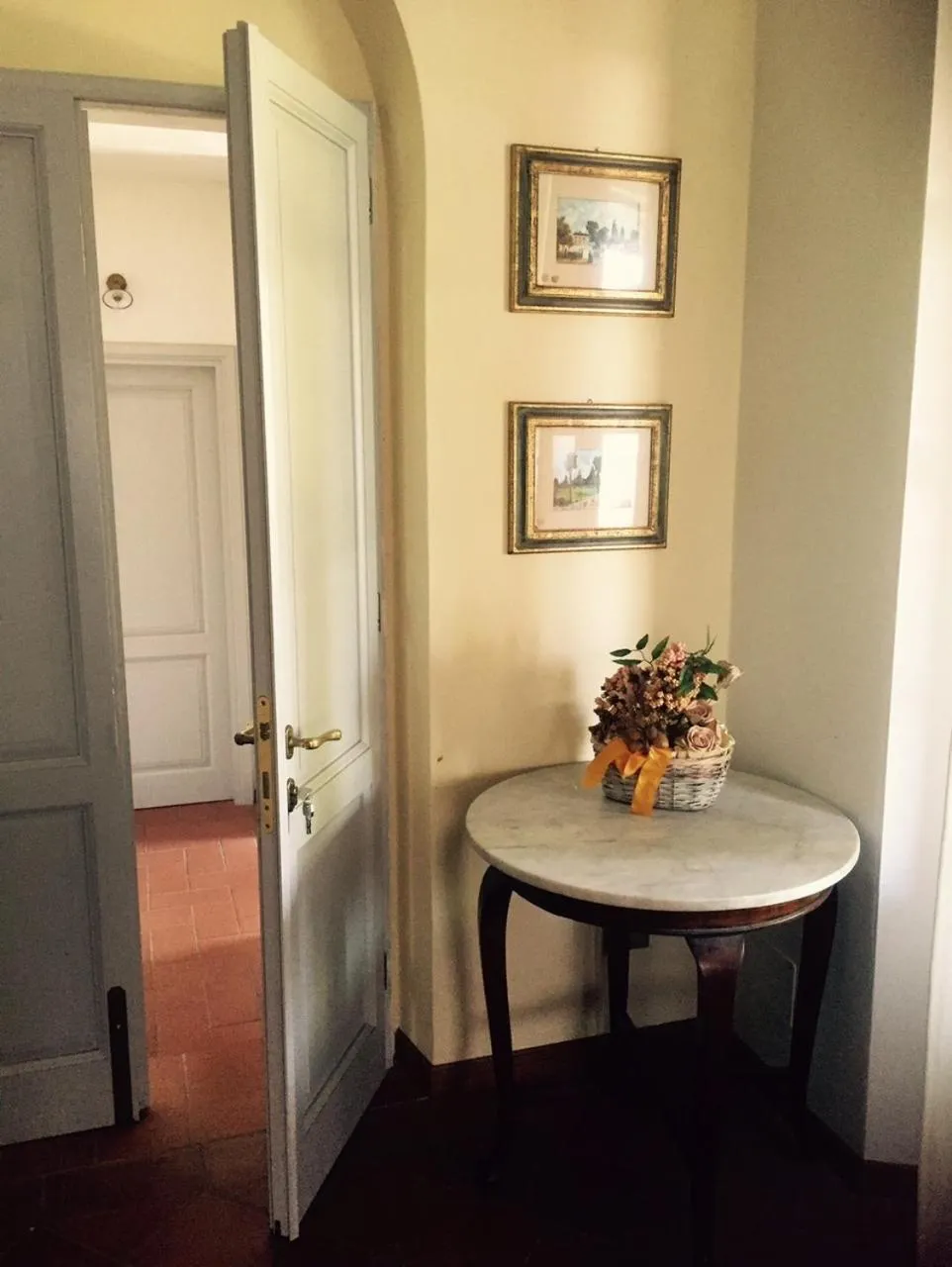 Living room in Rosso Del Chianti