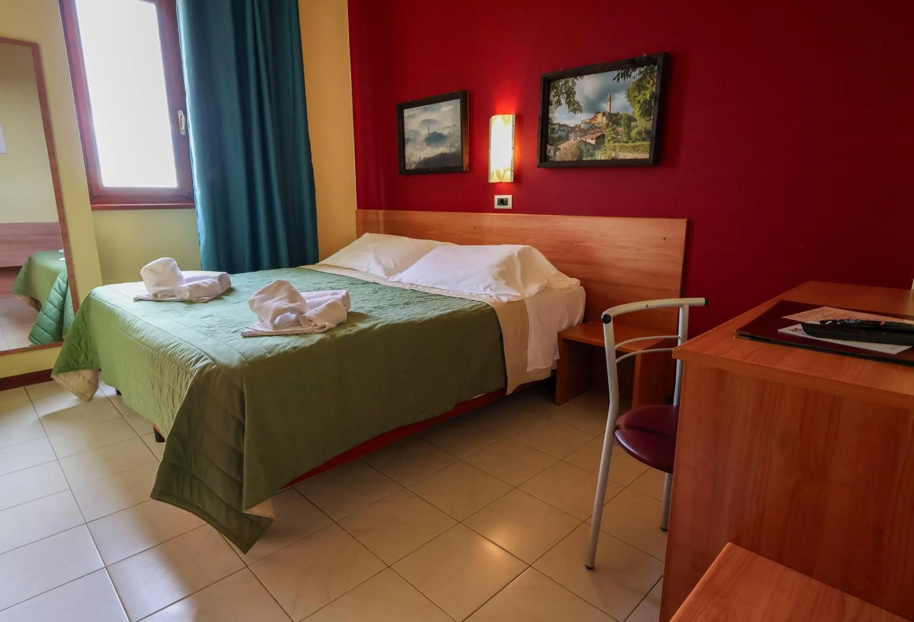 Bedroom, Bed in Hotel Erbaluce