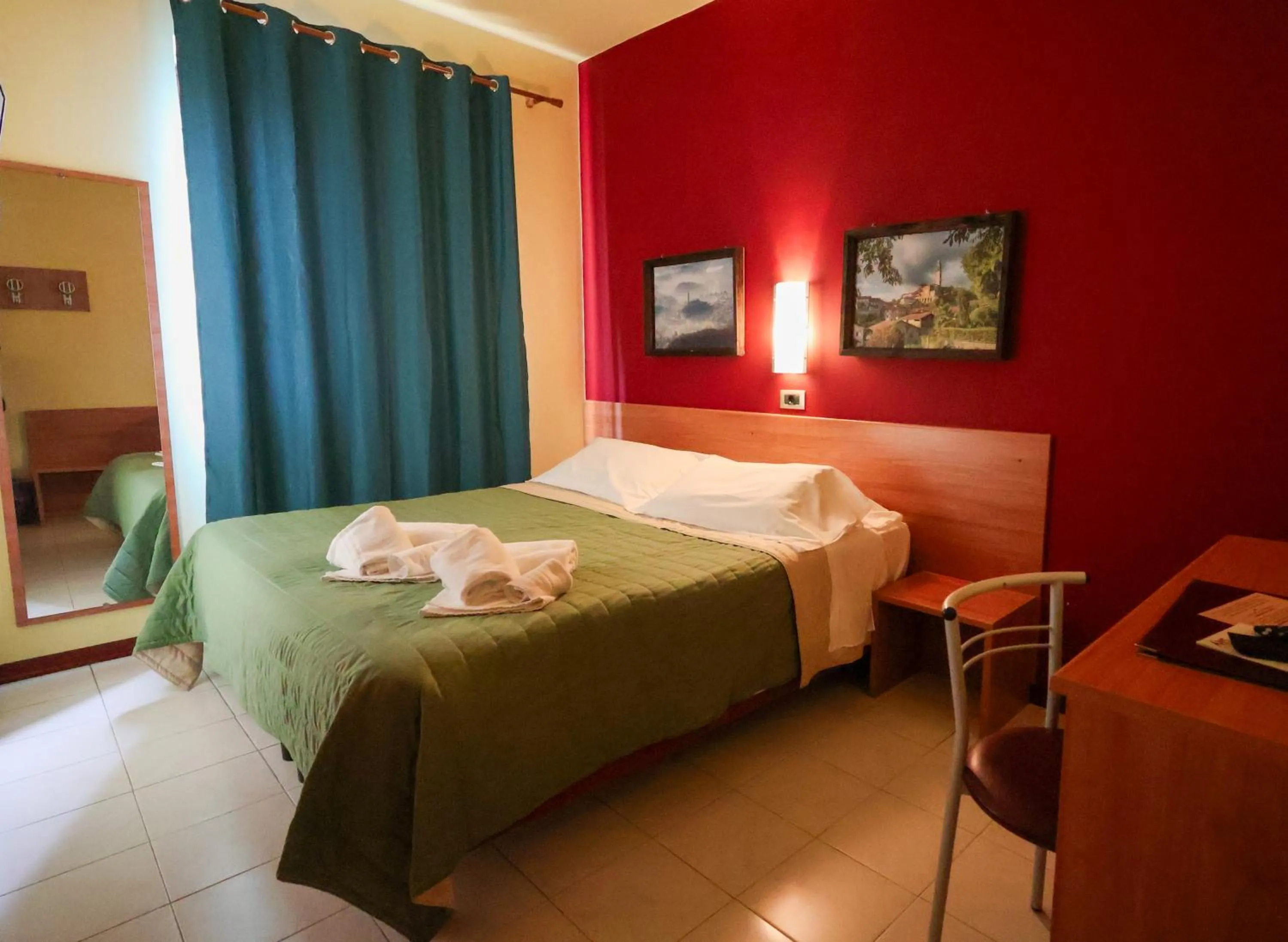 Bedroom, Bed in Hotel Erbaluce