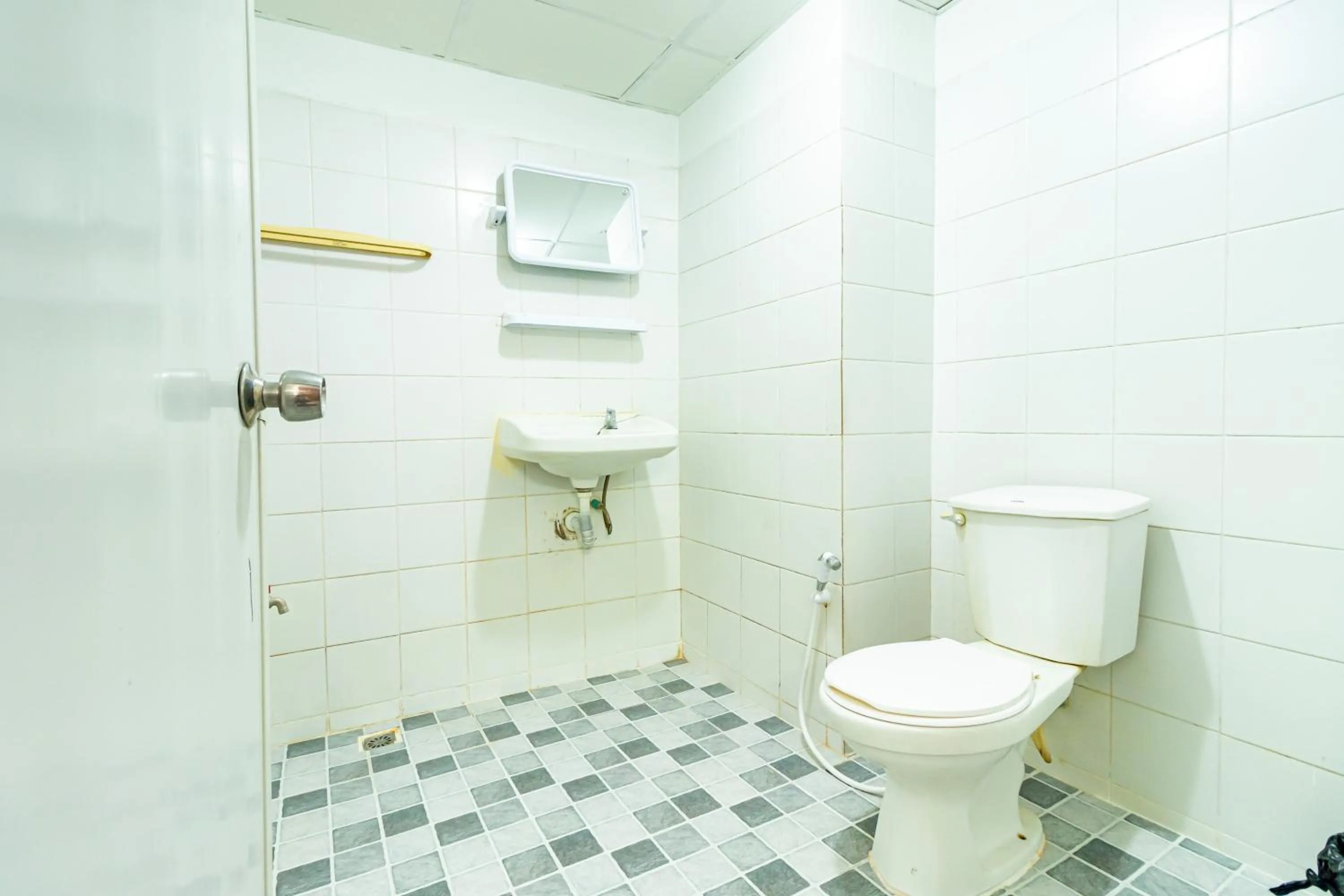 Shower in Boonchai Mansion