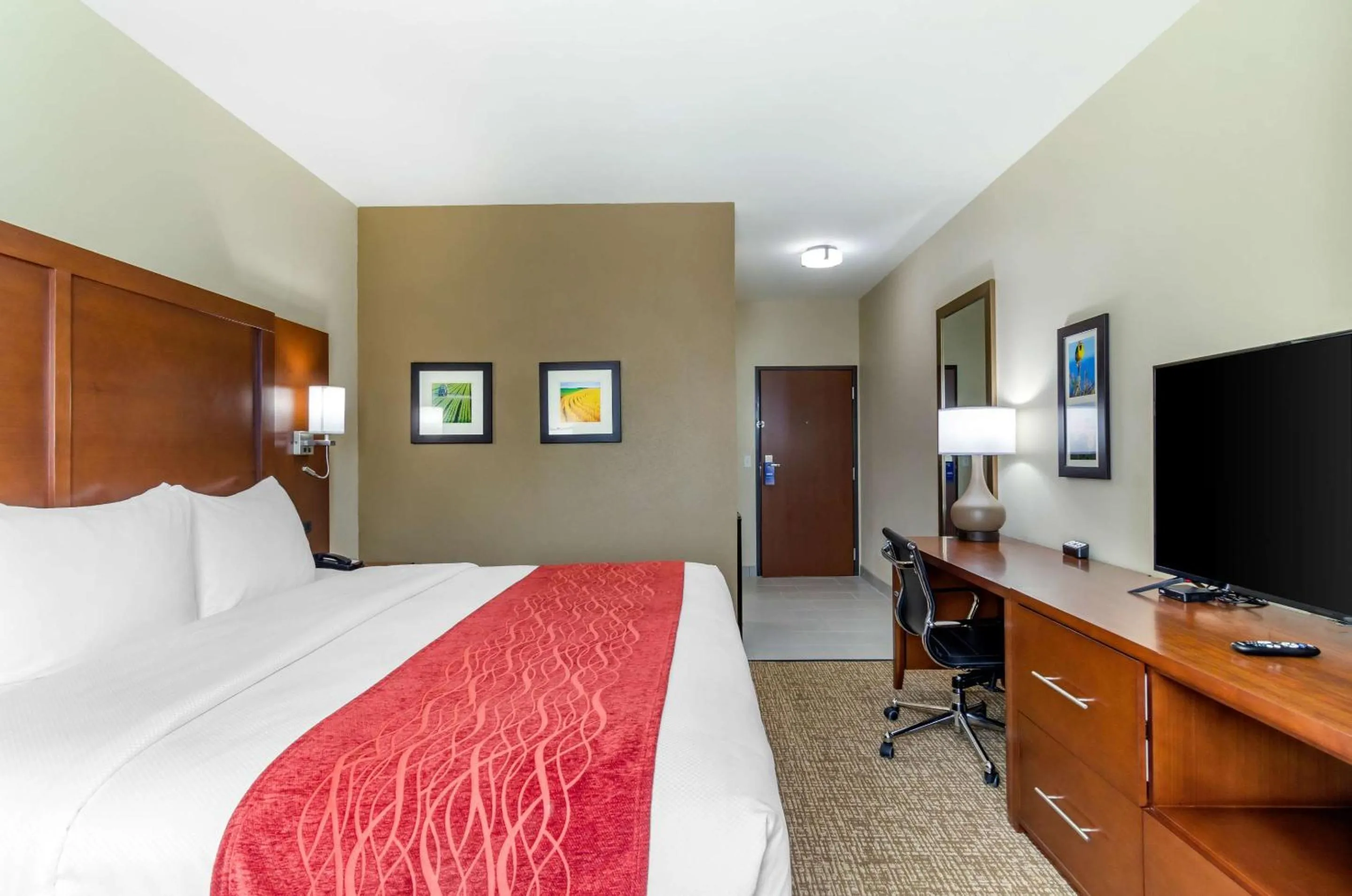 Bedroom, Bed in Comfort Inn & Suites Salina North