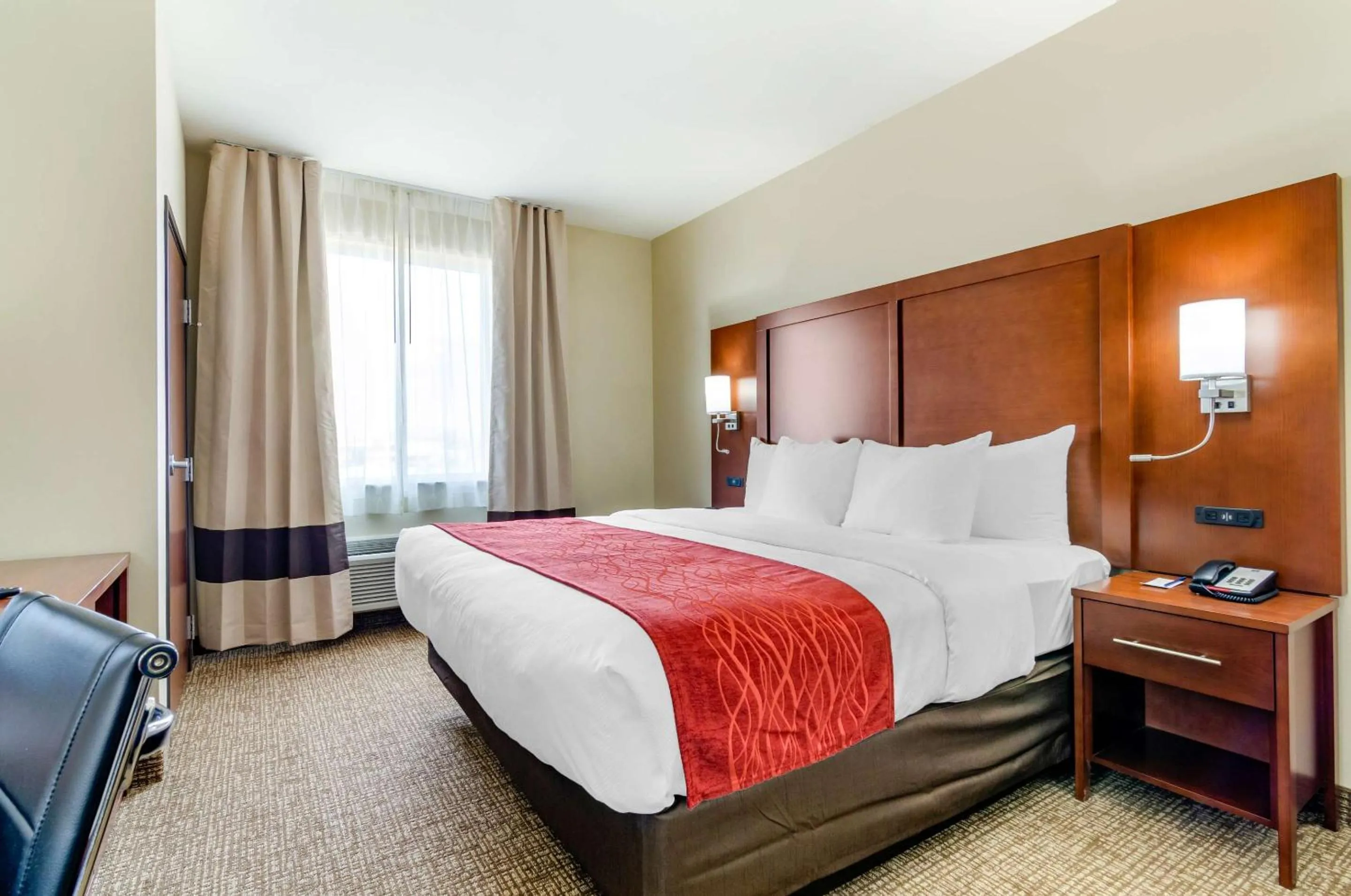 Bedroom, Bed in Comfort Inn & Suites Salina North