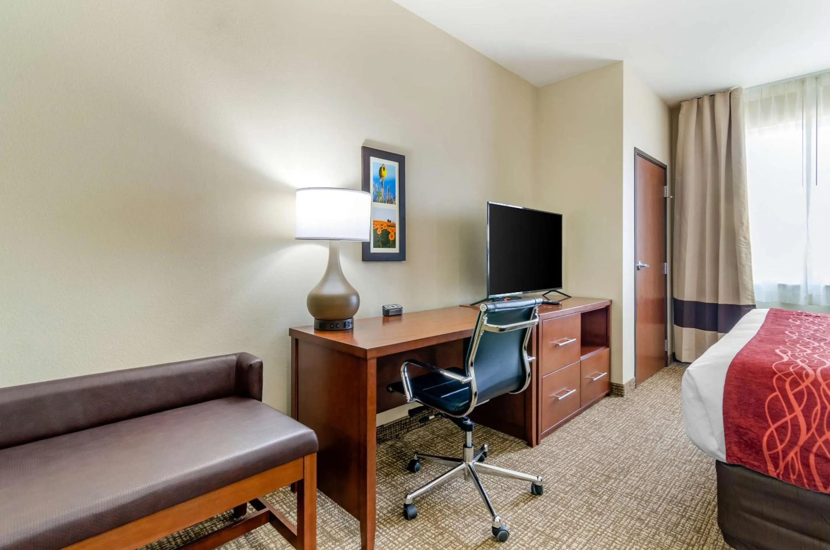 Bedroom, Bed in Comfort Inn & Suites Salina North