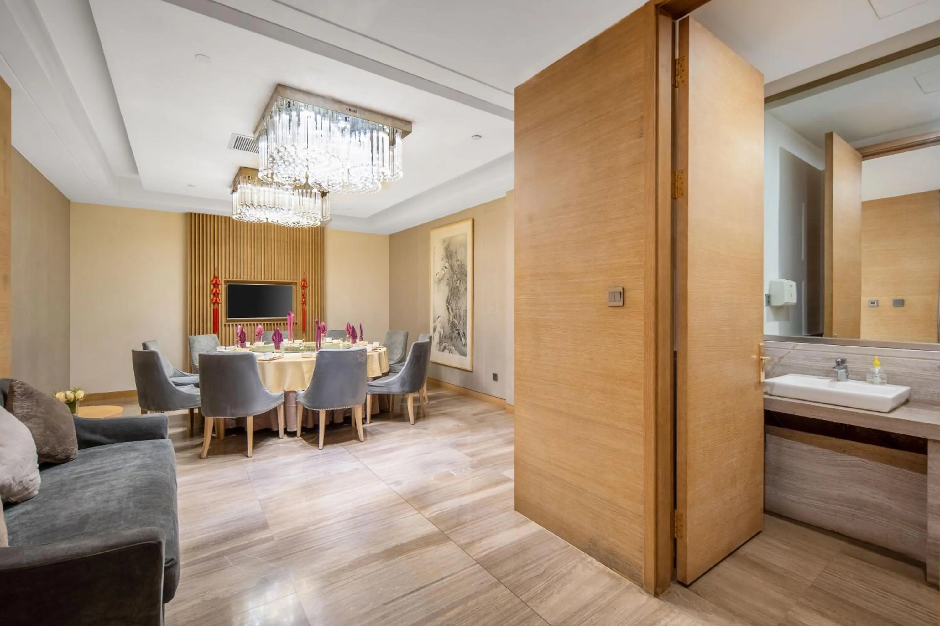 Restaurant/places to eat in Novotel Huashan