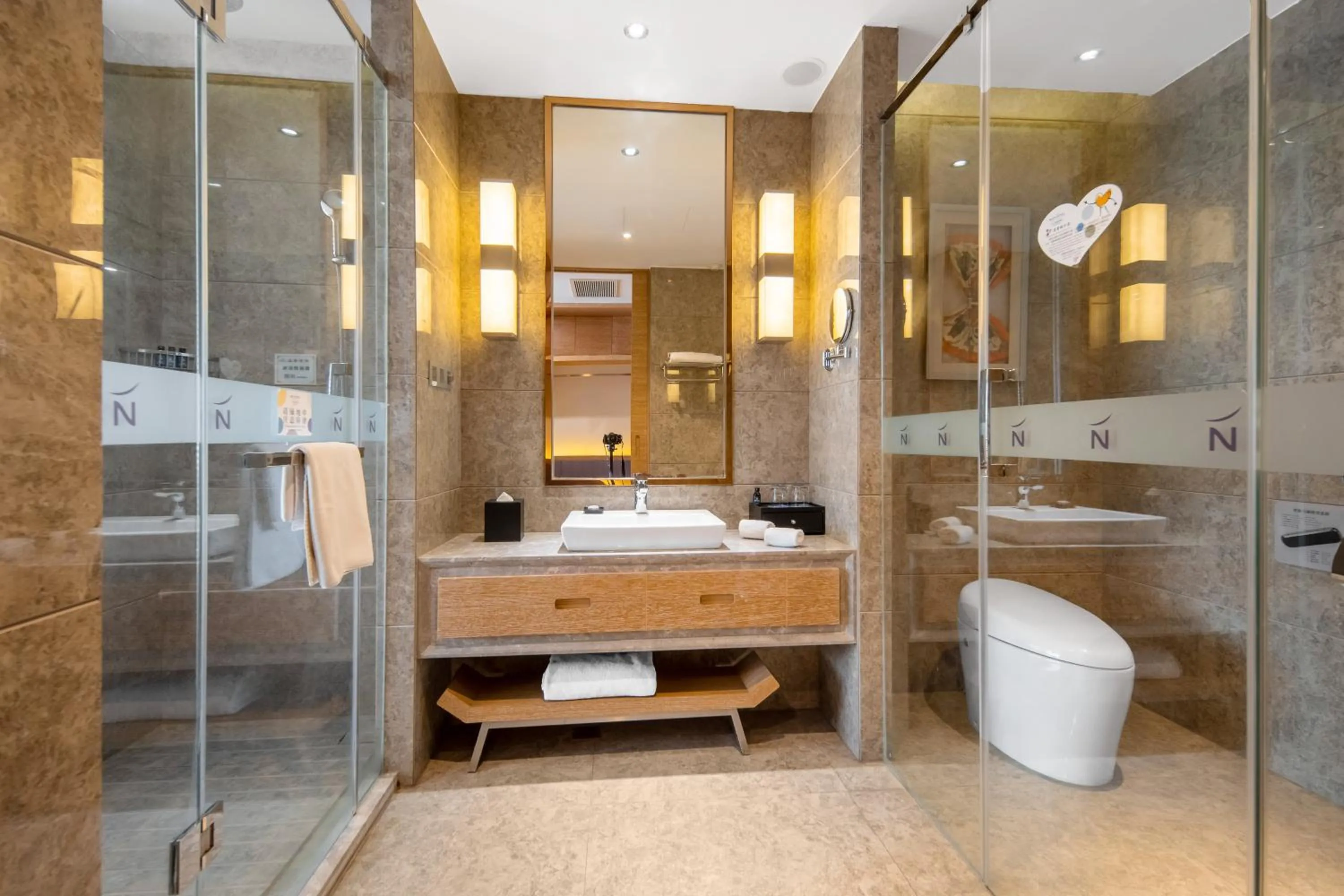 Toilet in Novotel Huashan