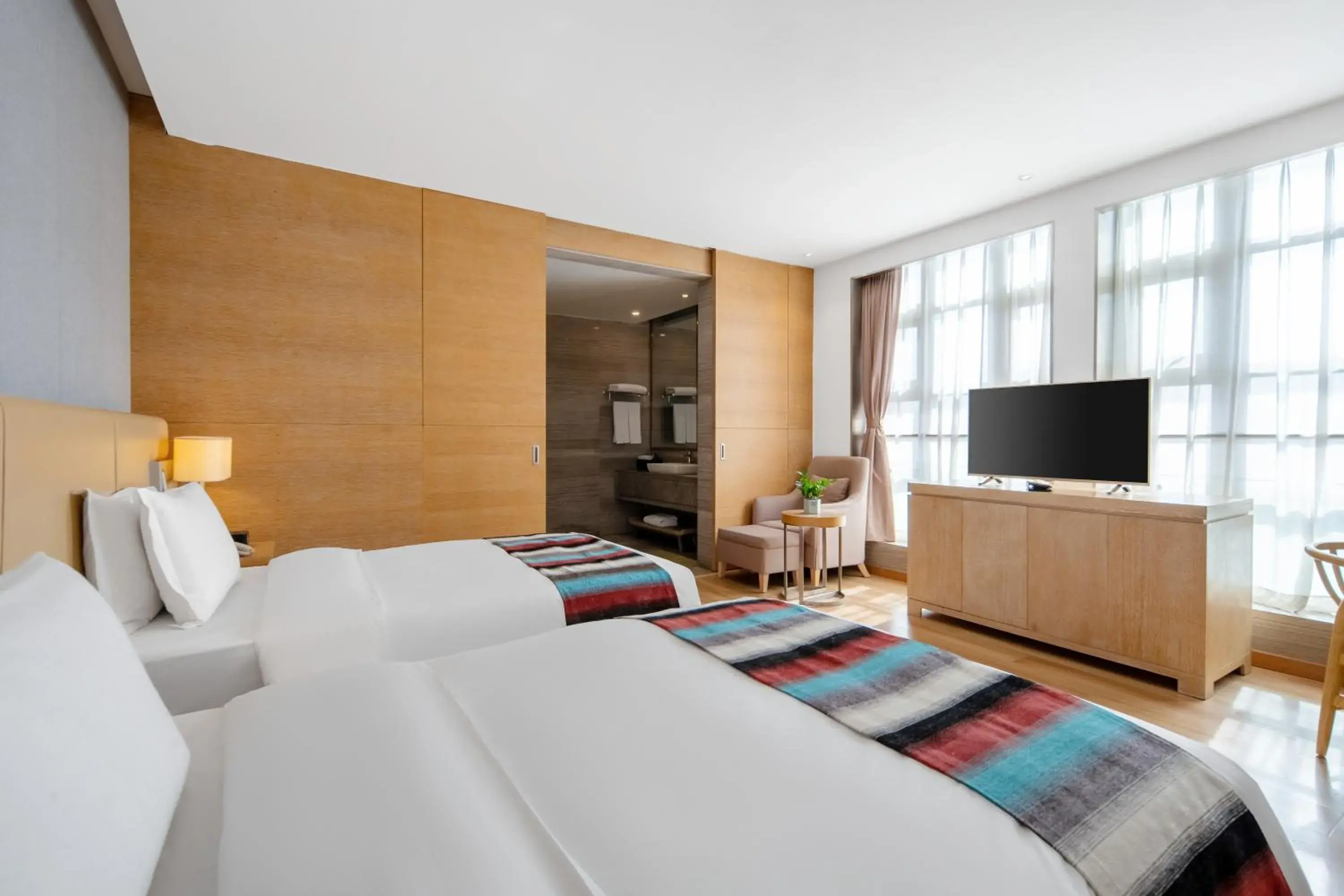 Deluxe Twin Room in Novotel Huashan Deluxe Twin Room in Novotel Huashan