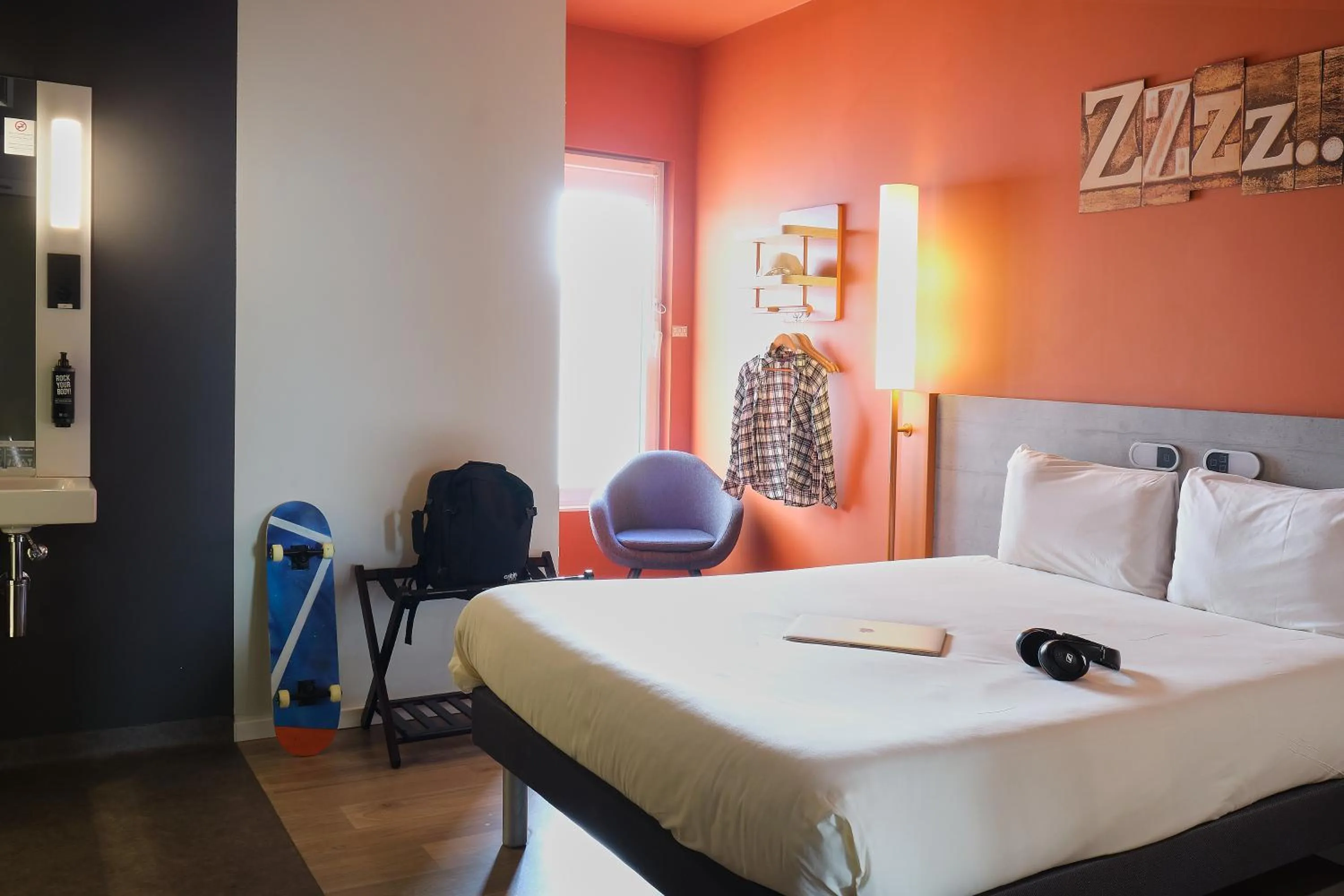 Photo of the whole room, Bed in Ibis Budget Bilbao City