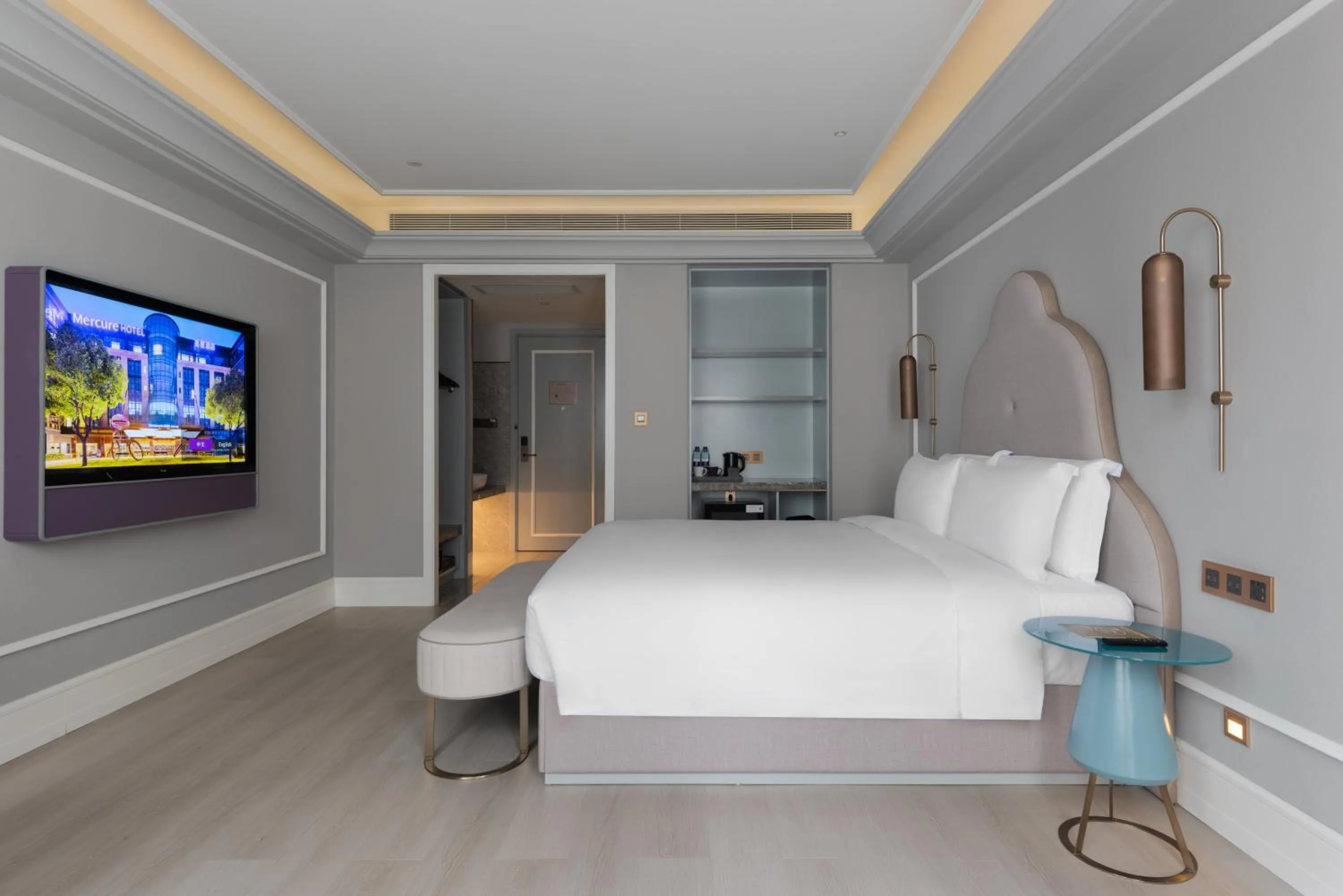 Photo of the whole room, Bed in Mercure Xian North