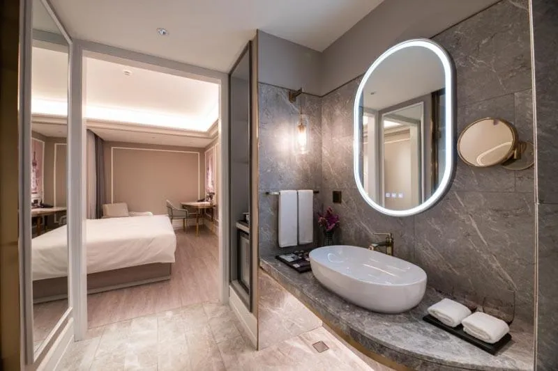 Bed in Mercure Shanghai Guangda Convention and Exhibition Center