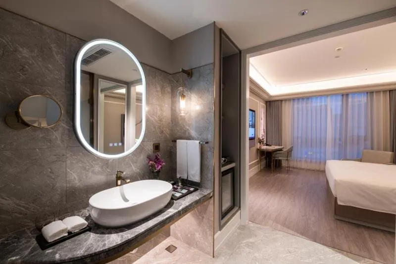 Bed in Mercure Shanghai Guangda Convention and Exhibition Center