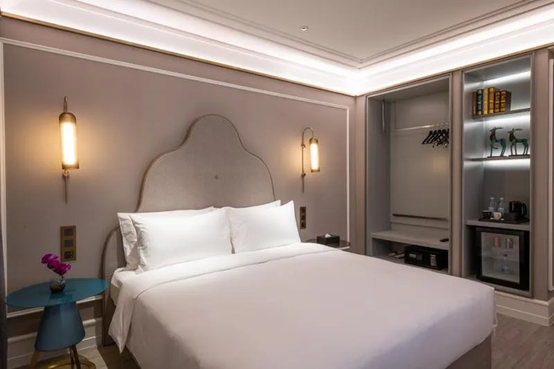 Bed in Mercure Shanghai Guangda Convention and Exhibition Center