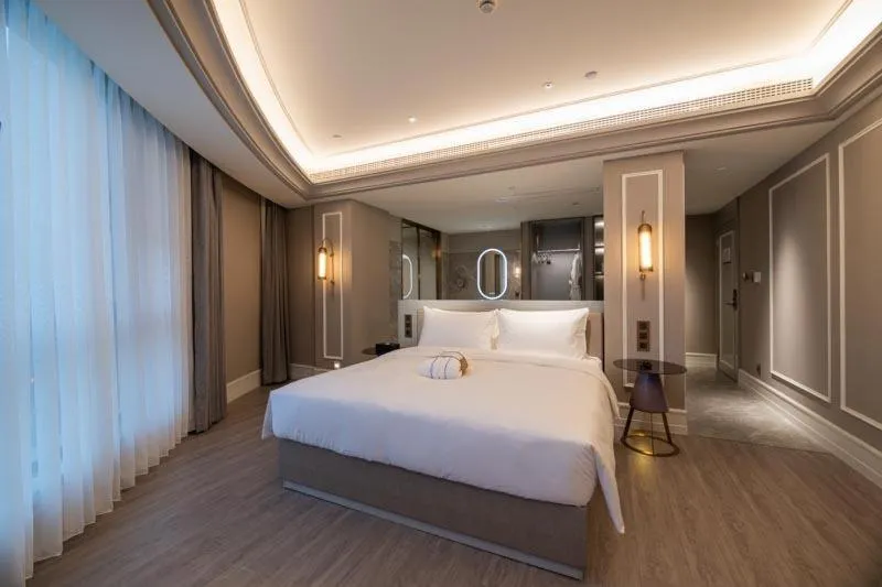 Bed in Mercure Shanghai Guangda Convention and Exhibition Center