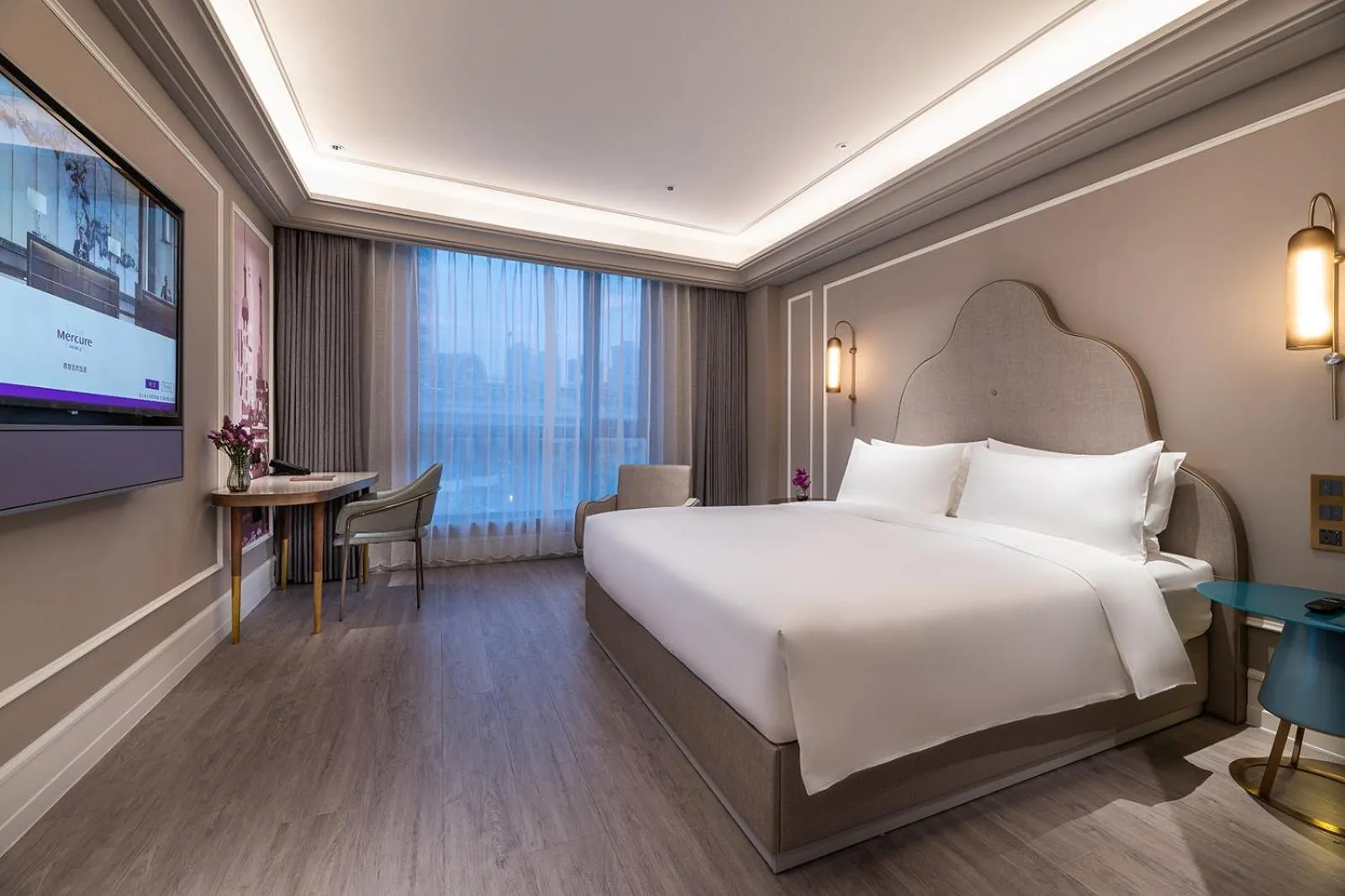 Bed in Mercure Shanghai Guangda Convention and Exhibition Center