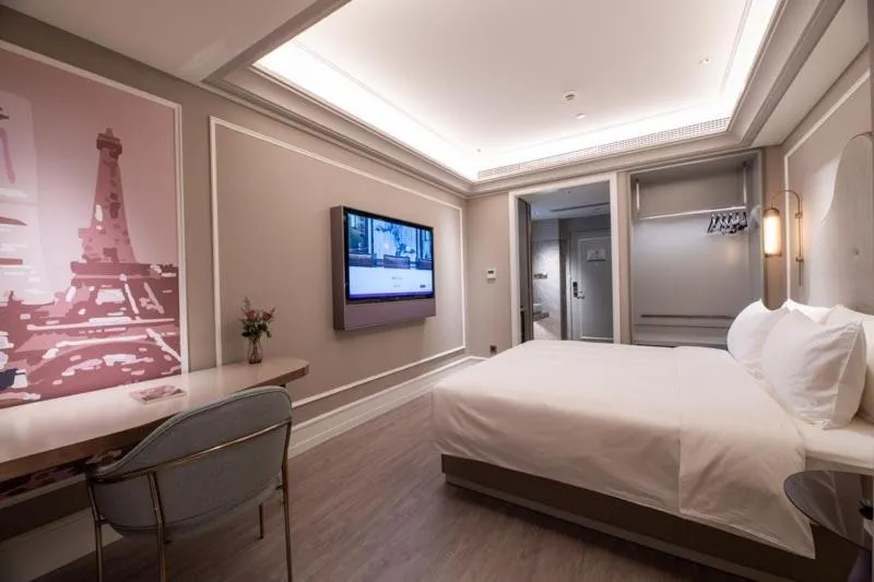 Bed in Mercure Shanghai Guangda Convention and Exhibition Center