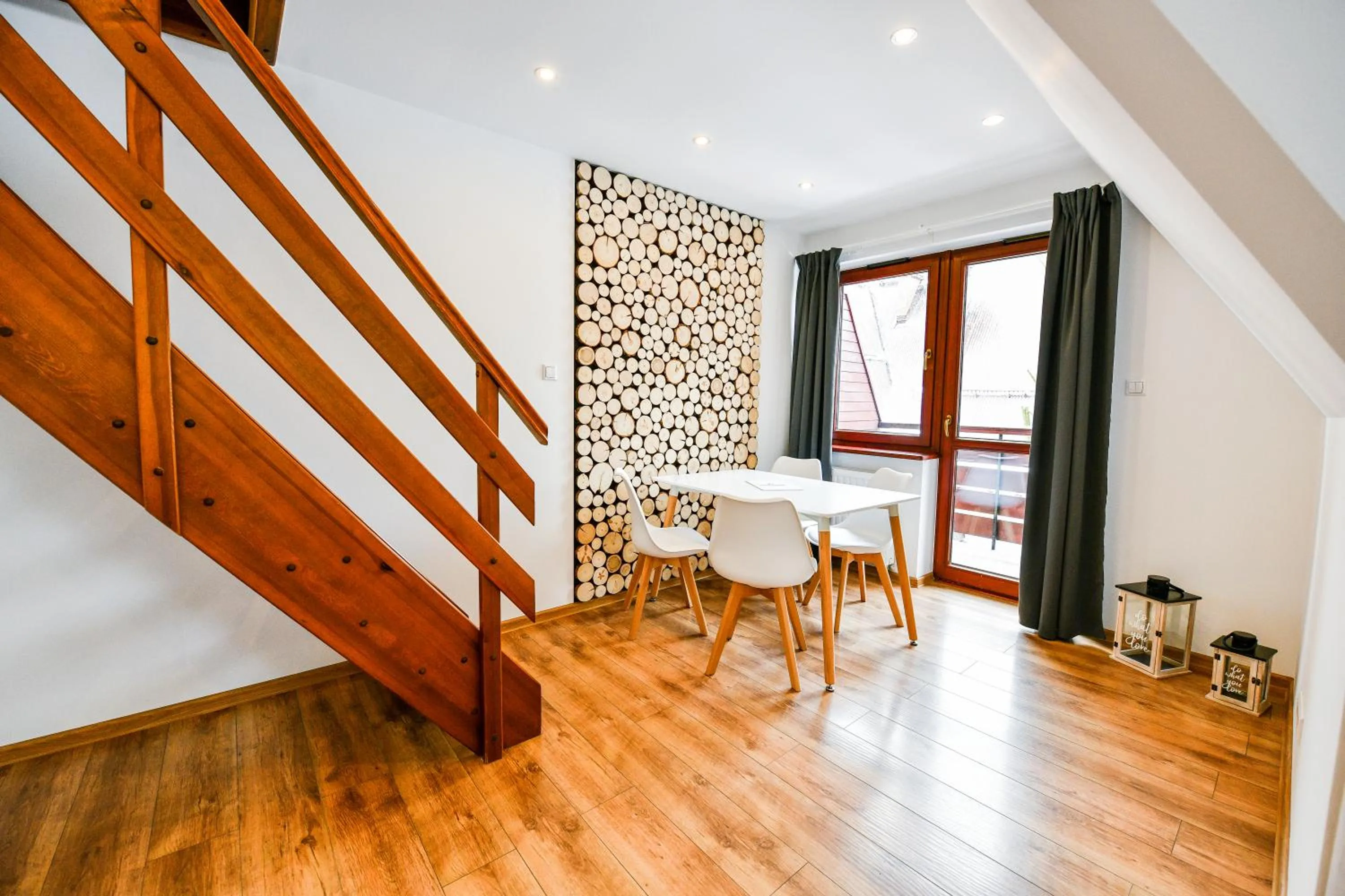 Dining area in RentPlanet - Apartamenty Bulwary Słowackiego