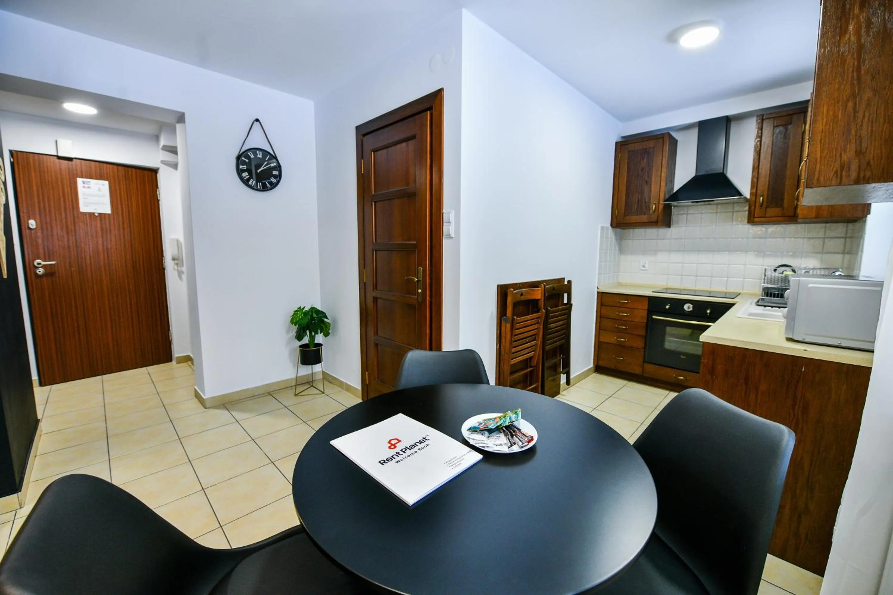 Kitchen or kitchenette in RentPlanet - Apartamenty Bulwary Słowackiego