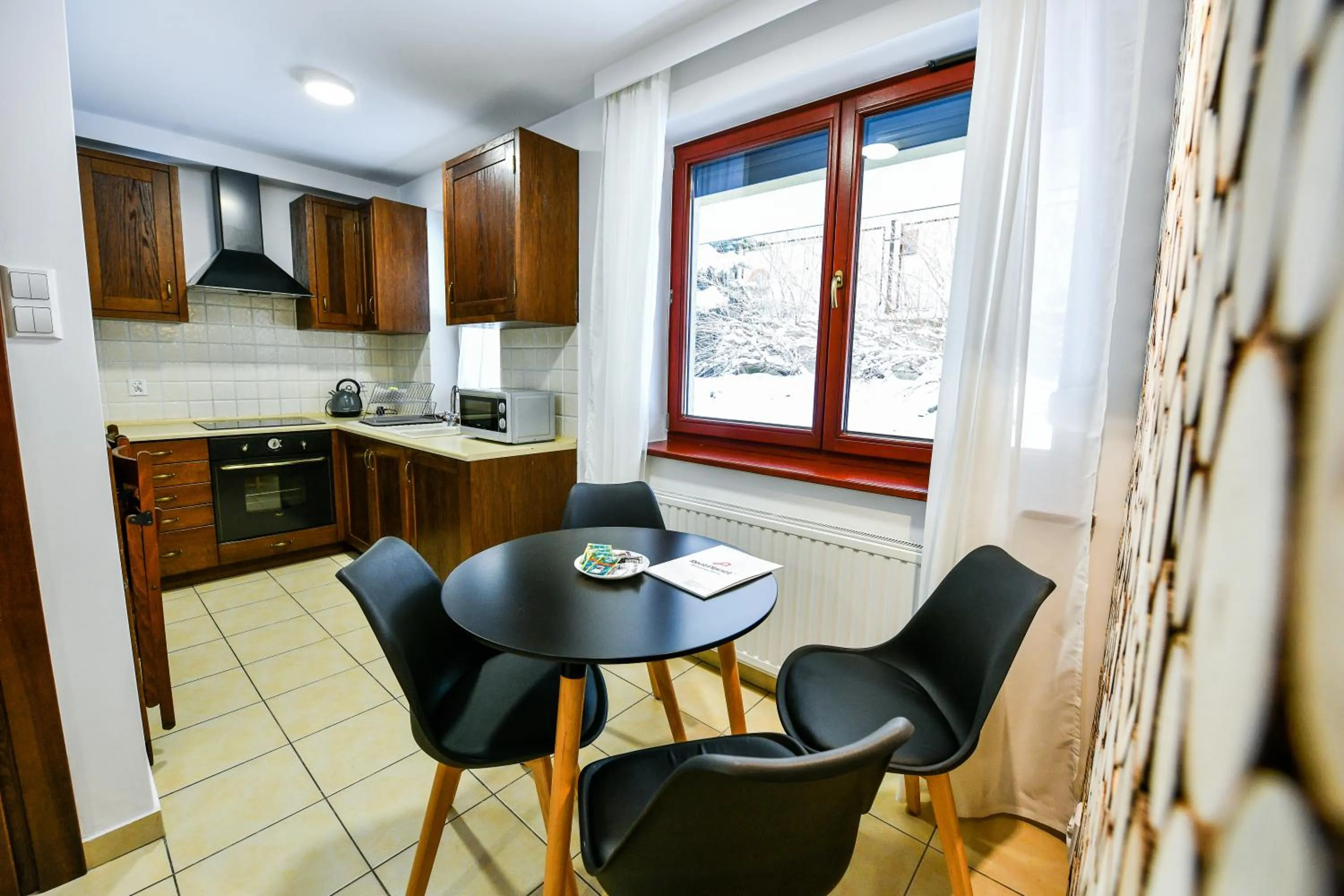 Kitchen or kitchenette in RentPlanet - Apartamenty Bulwary Słowackiego