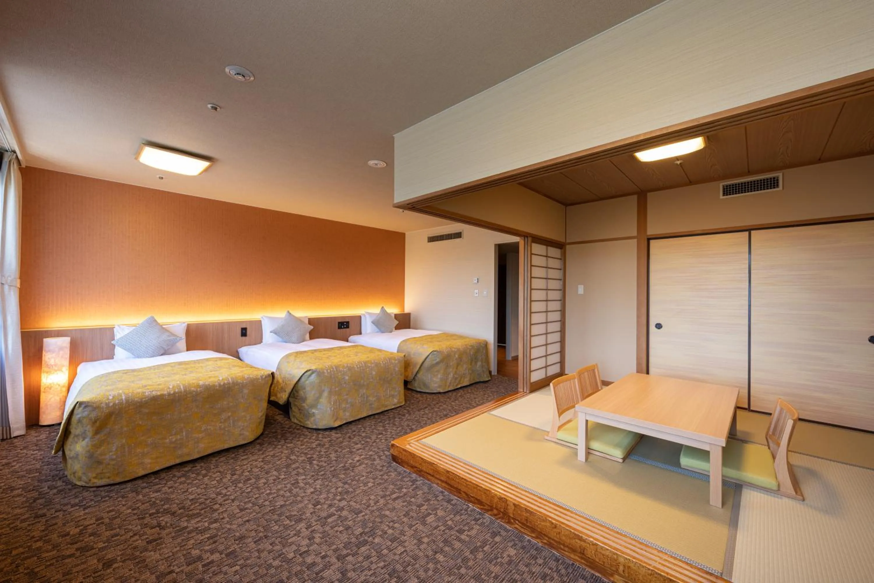 Photo of the whole room, Bed in KAMENOI HOTEL Toba