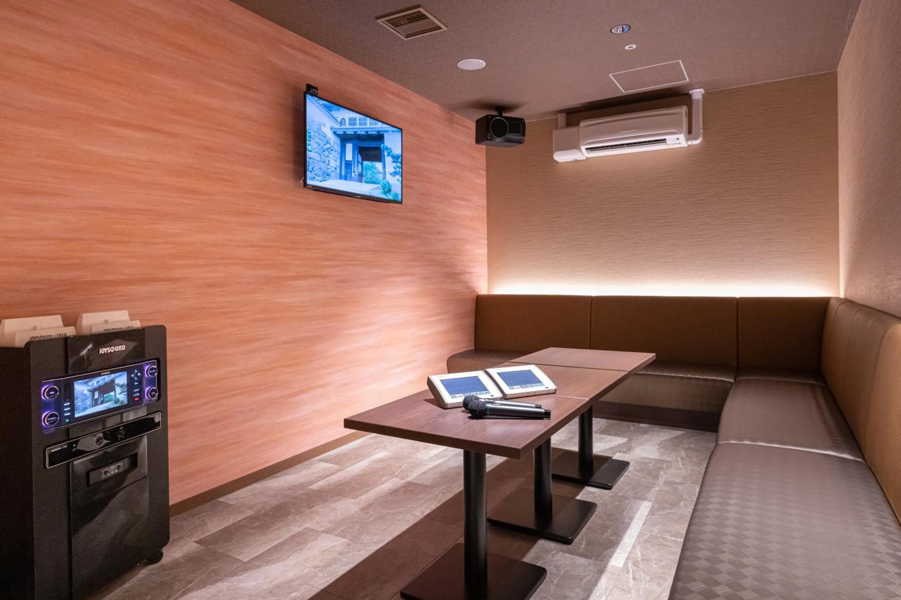 Karaoke in KAMENOI HOTEL Toba