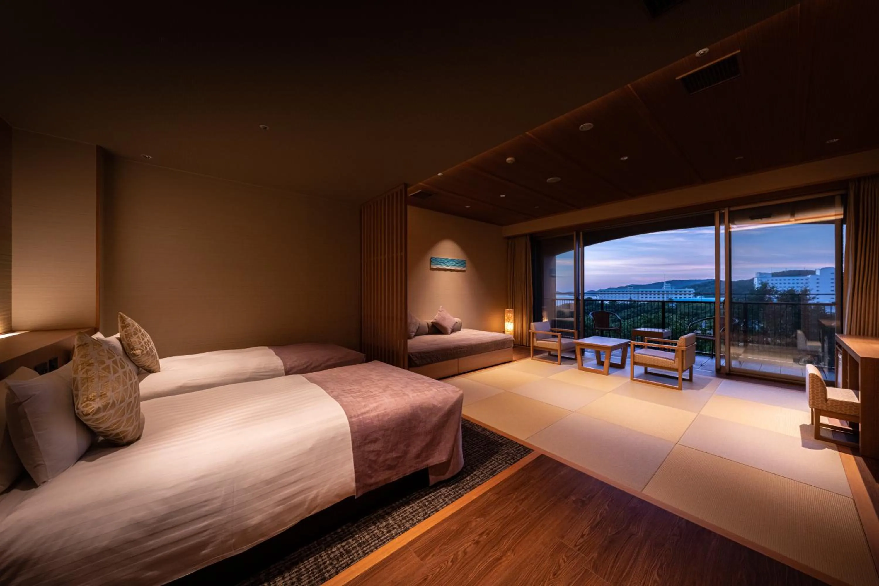 Photo of the whole room, Bed in KAMENOI HOTEL Toba