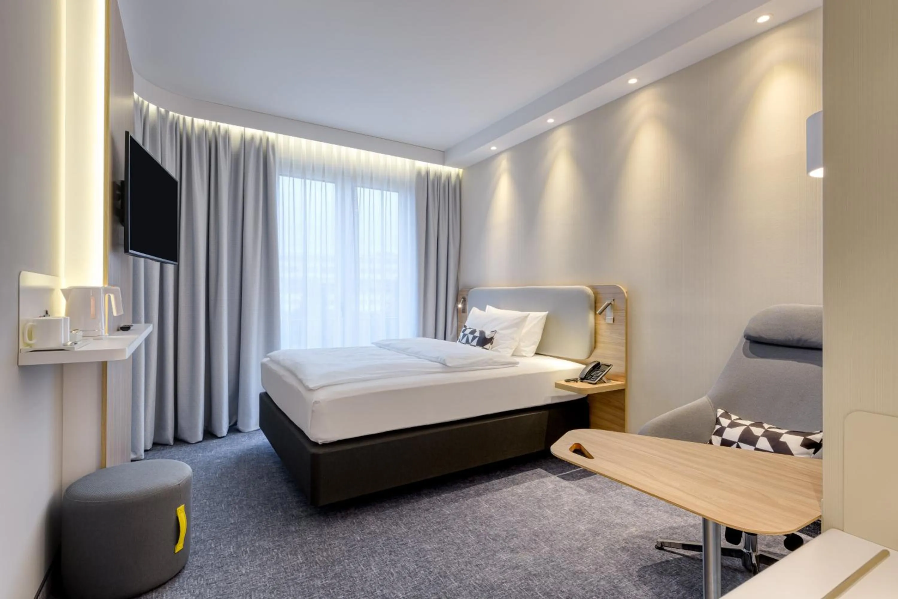 Photo of the whole room, Bed in Holiday Inn Express Göttingen by IHG
