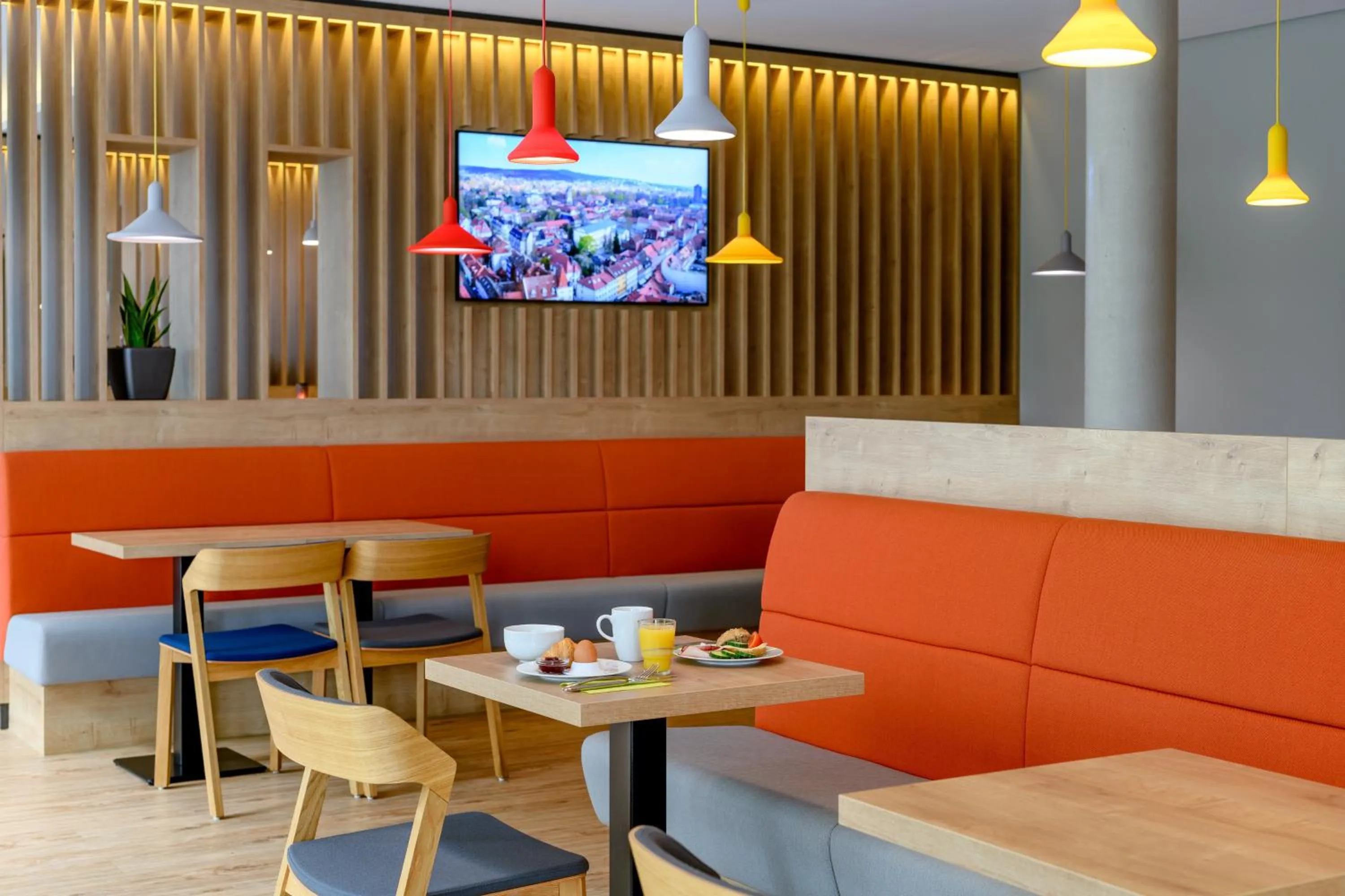 Restaurant/places to eat in Holiday Inn Express Göttingen by IHG