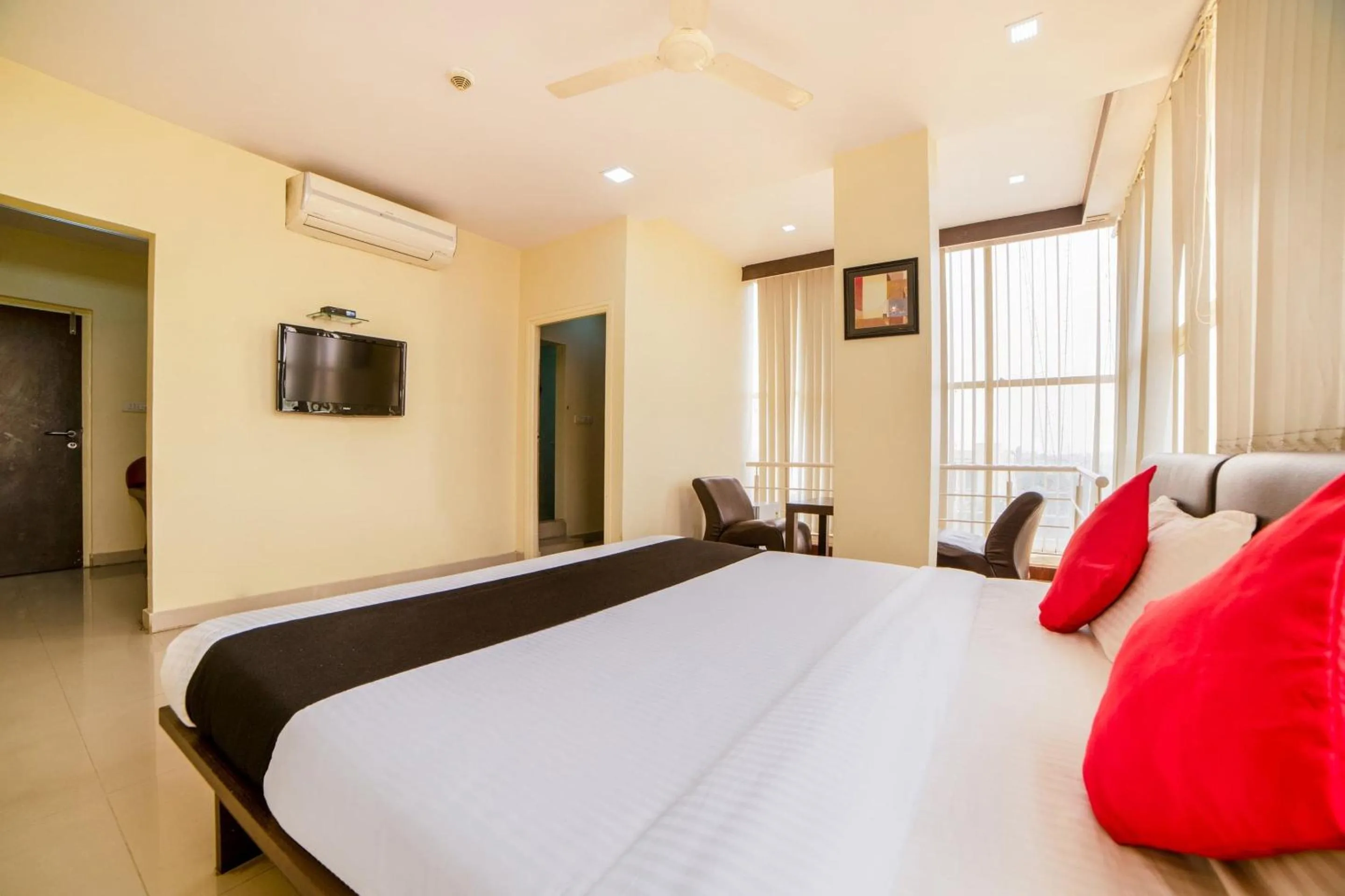 Bedroom, Bed in Super Capital O Raaga Grand