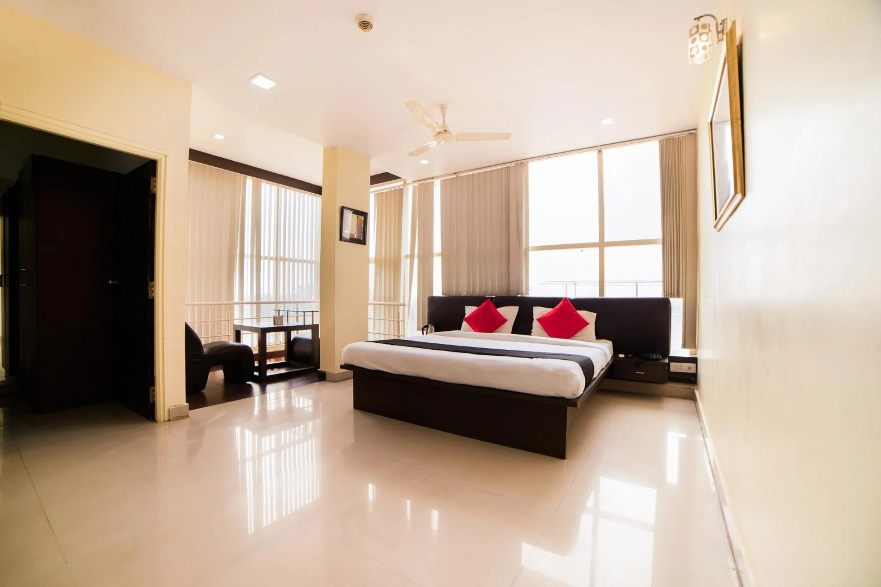 Bedroom, Bed in Super Capital O Raaga Grand