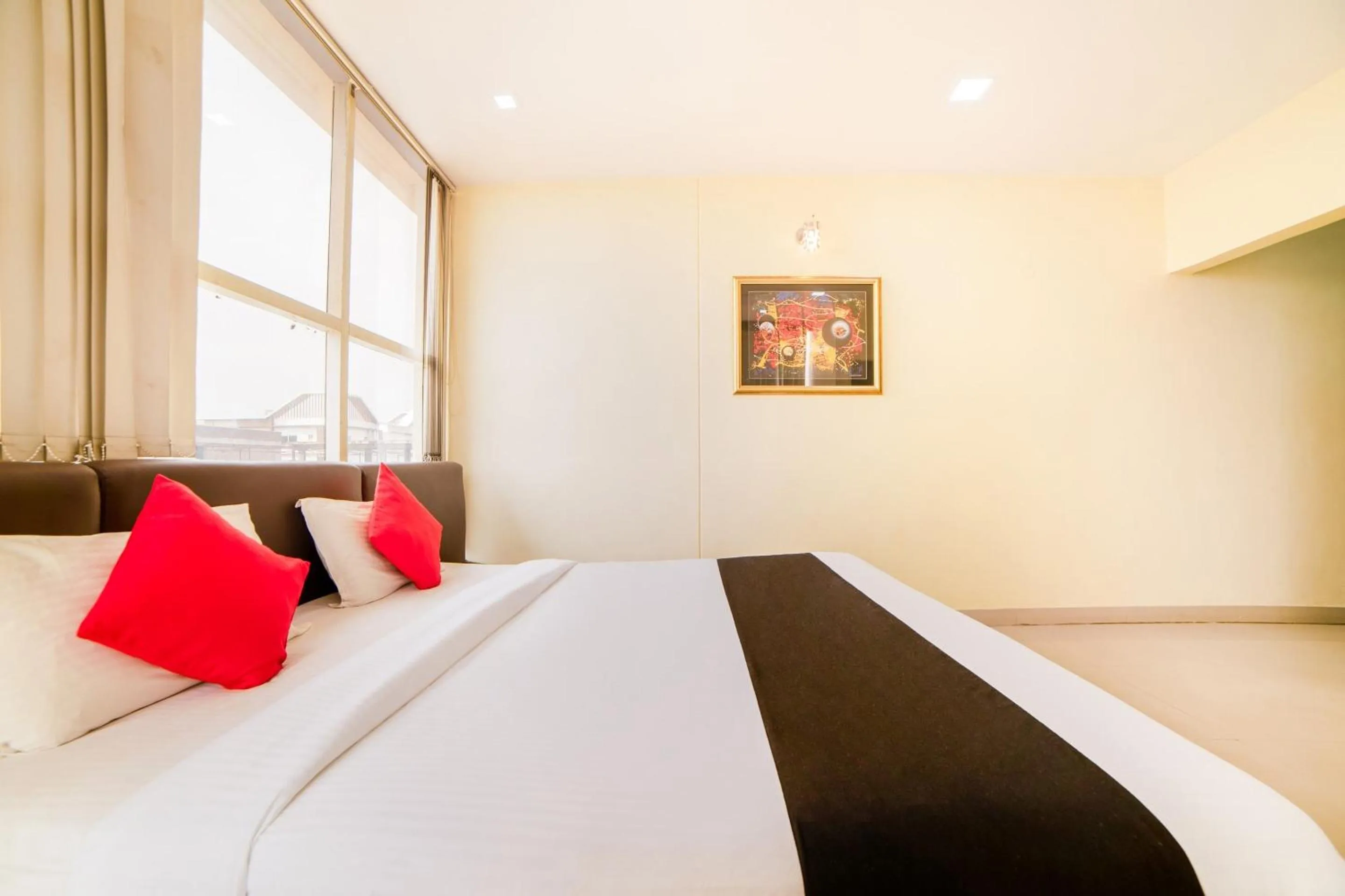 Bedroom, Bed in Super Capital O Raaga Grand