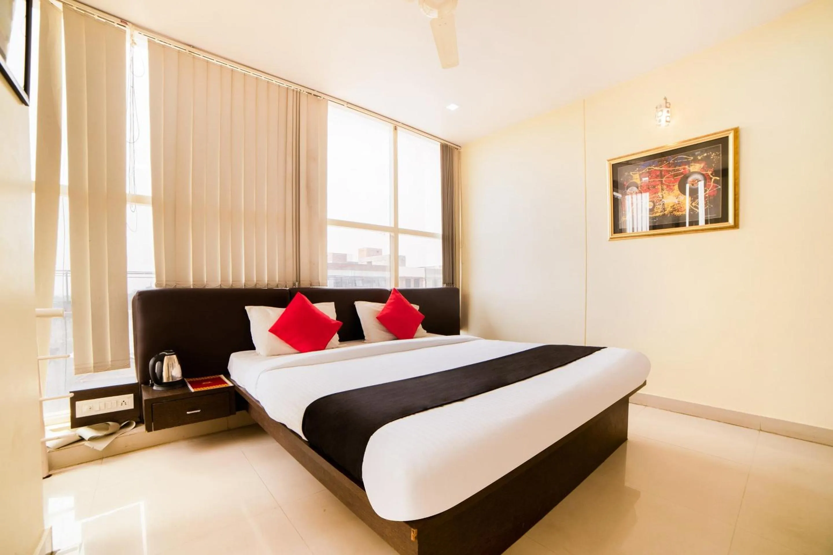 Bedroom, Bed in Super Capital O Raaga Grand