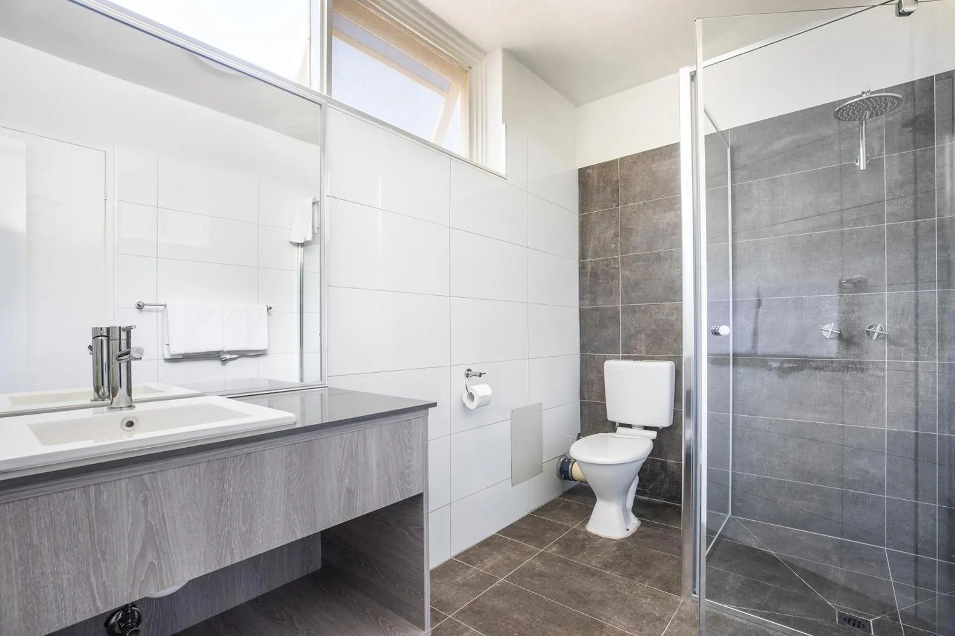 Bathroom in The Mulgrave Motel