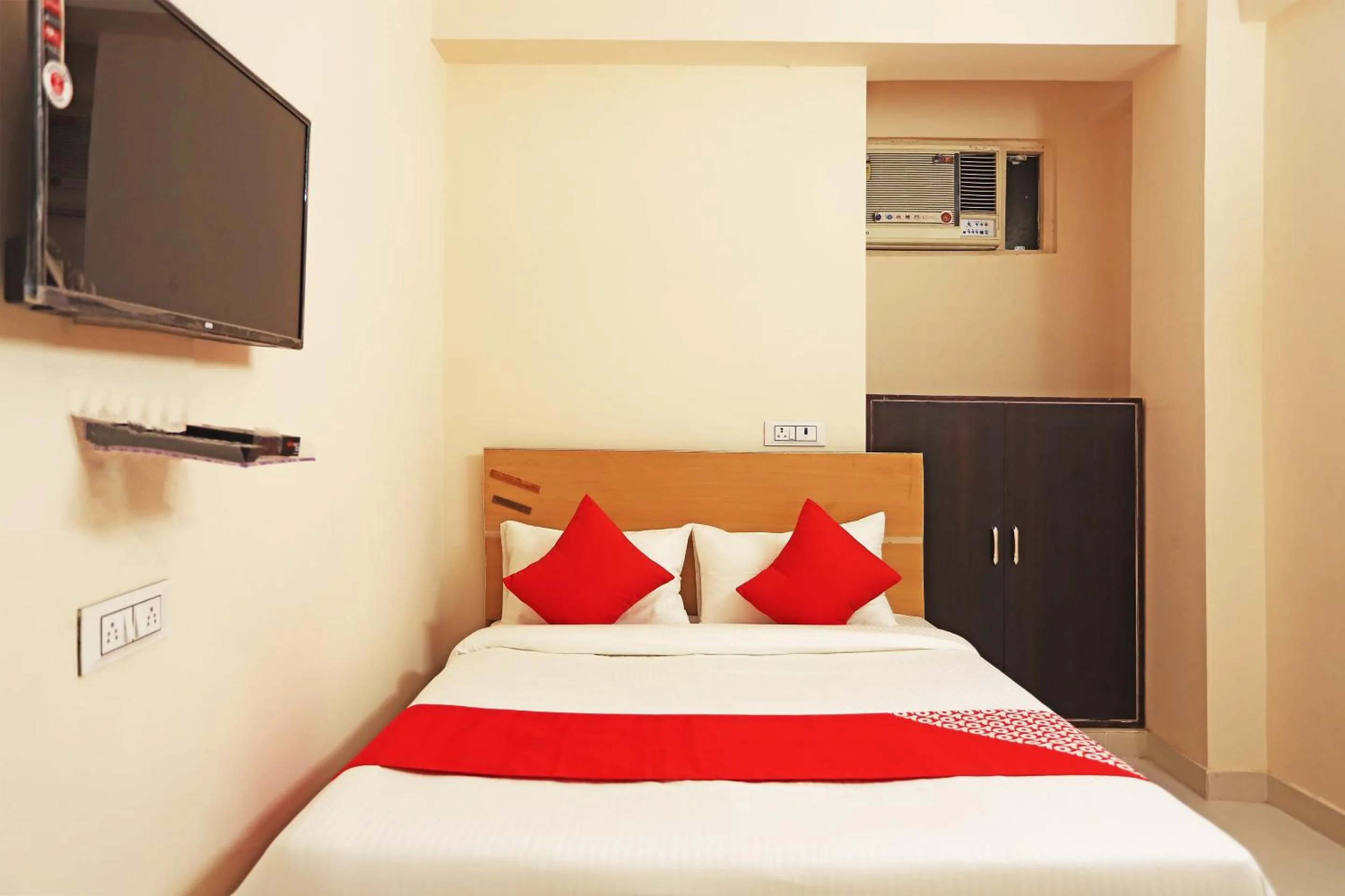 Bedroom, Bed in Hotel O Lal Residency
