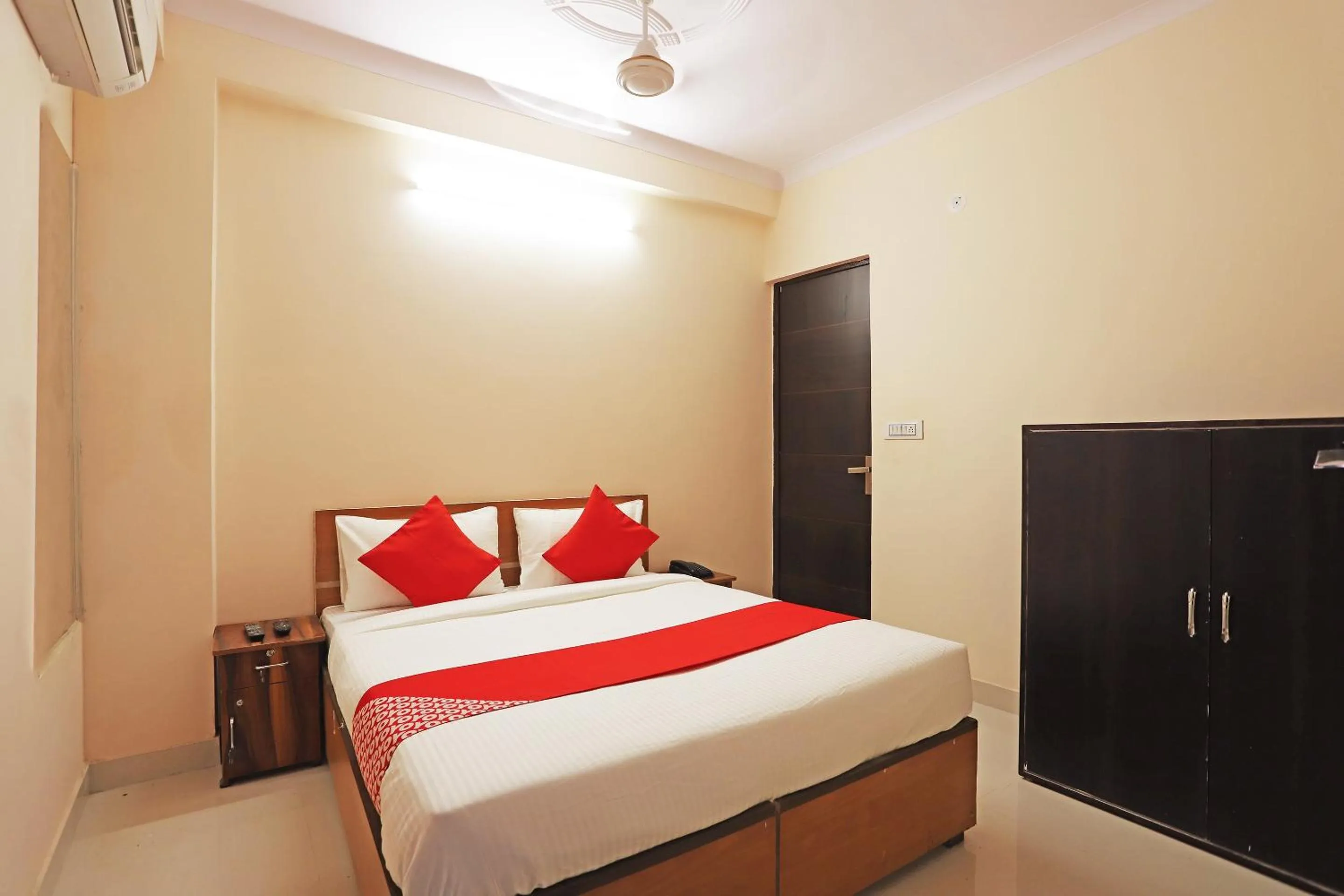 Bedroom, Bed in Hotel O Lal Residency
