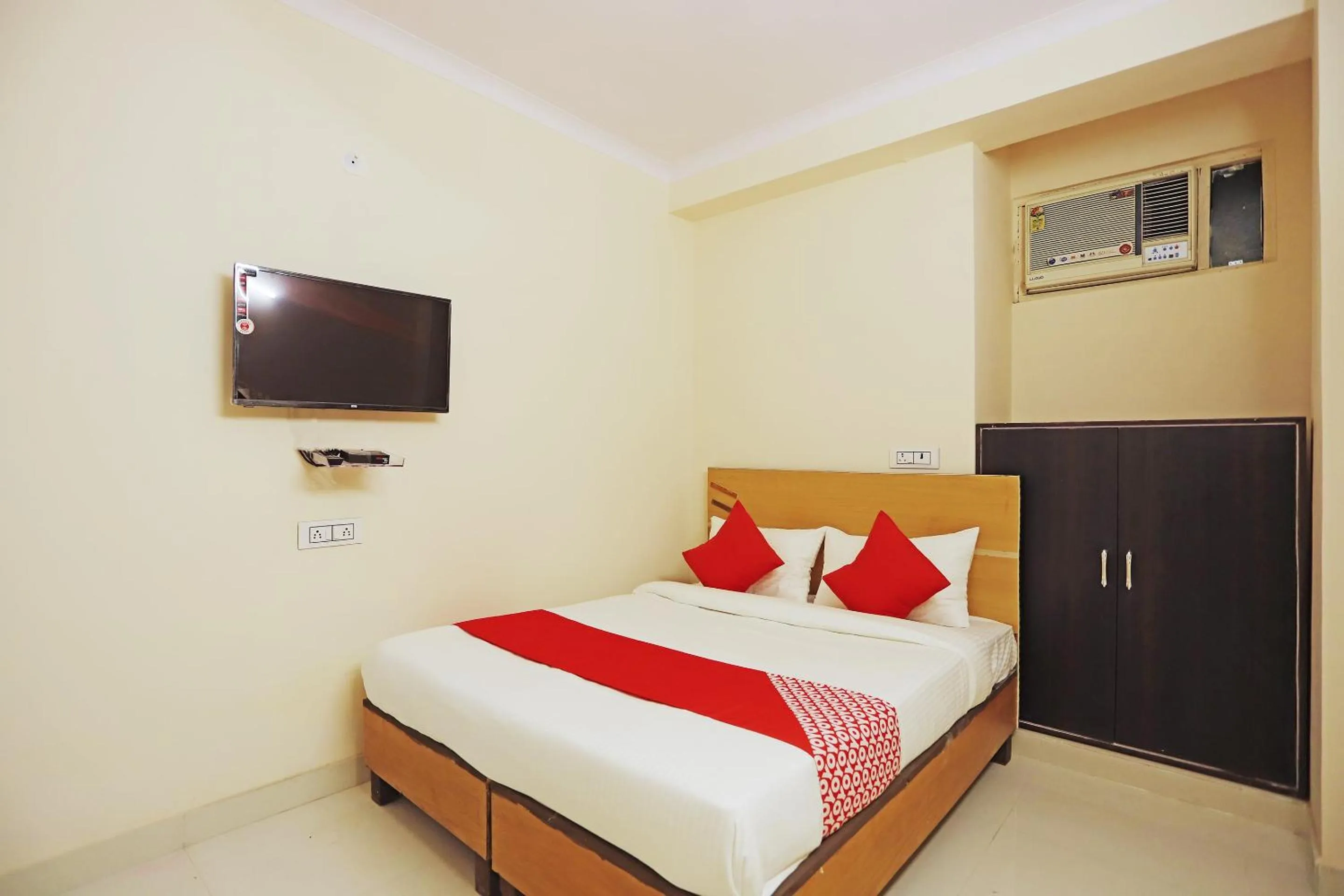 Bedroom, Bed in Hotel O Lal Residency