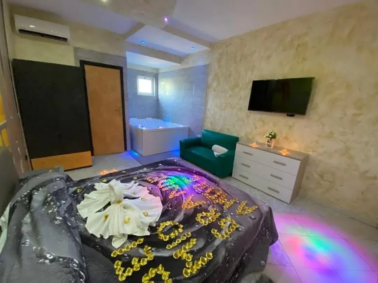 Bed in Hotel Napoleon-Cuore