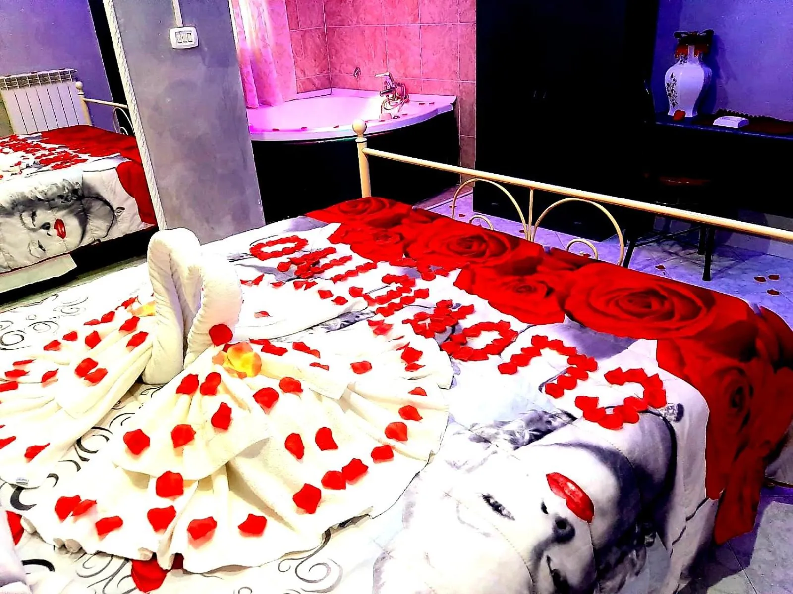 Bed in Hotel Napoleon-Cuore