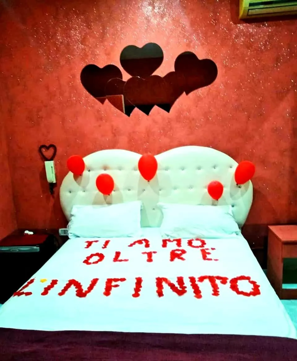 Bed in Hotel Napoleon-Cuore