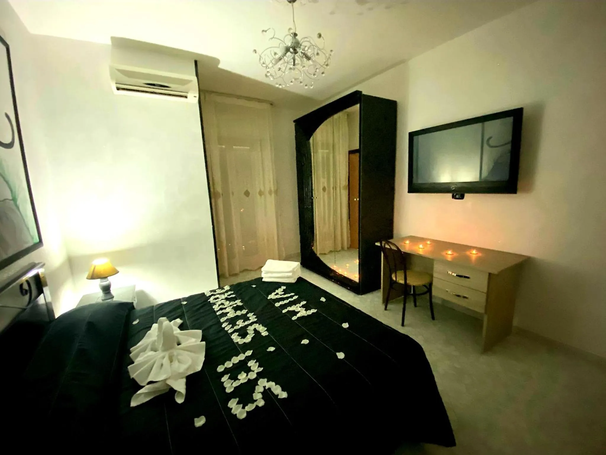 Bed in Hotel Napoleon-Cuore