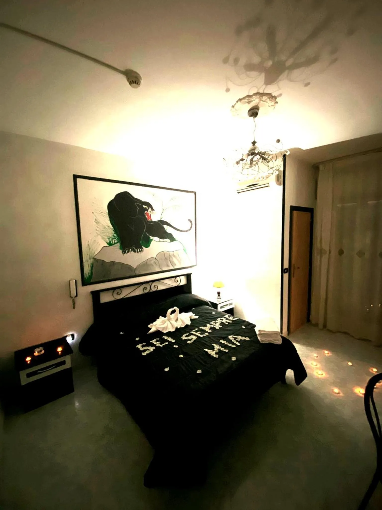 Bed in Hotel Napoleon-Cuore