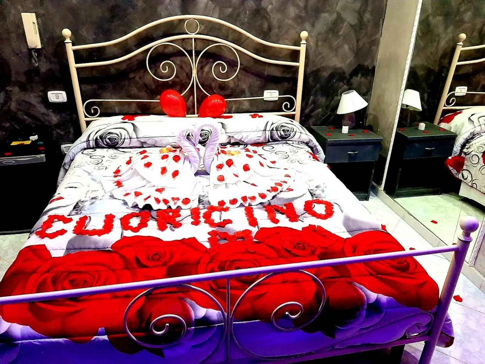 Bed in Hotel Napoleon-Cuore