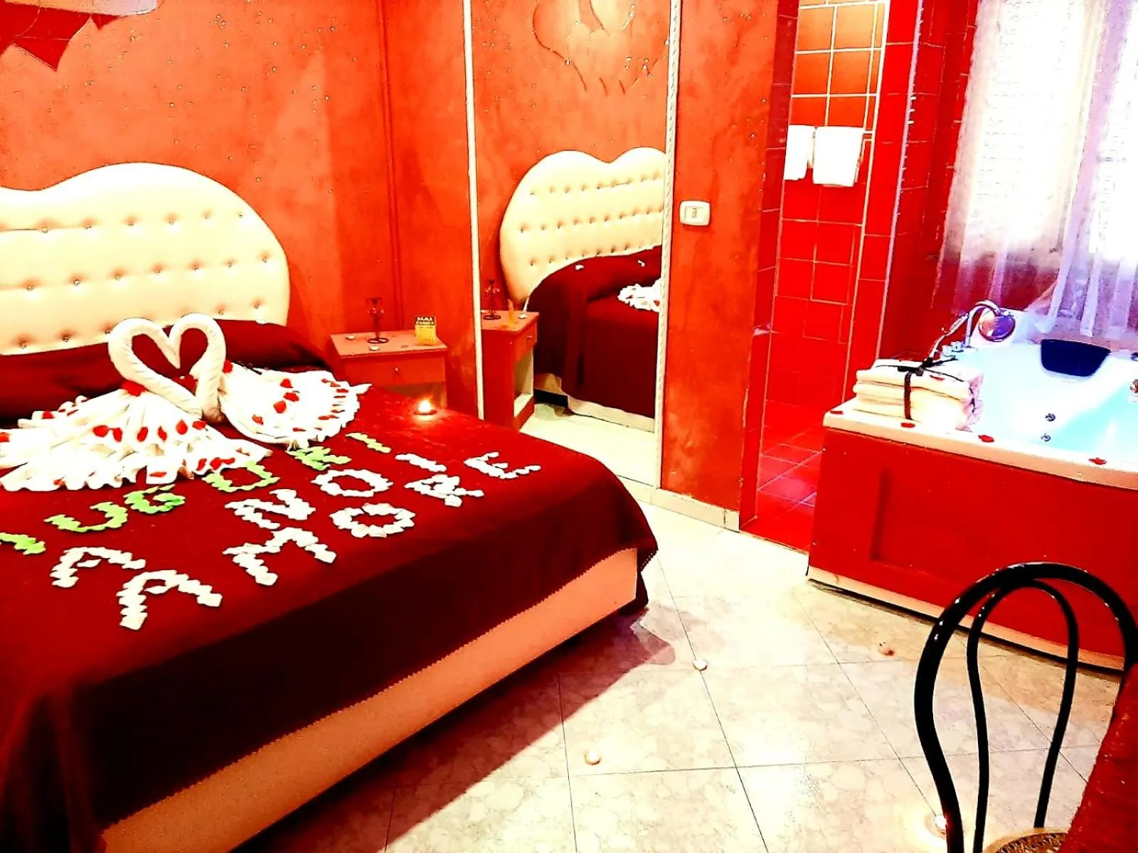 Bed in Hotel Napoleon-Cuore