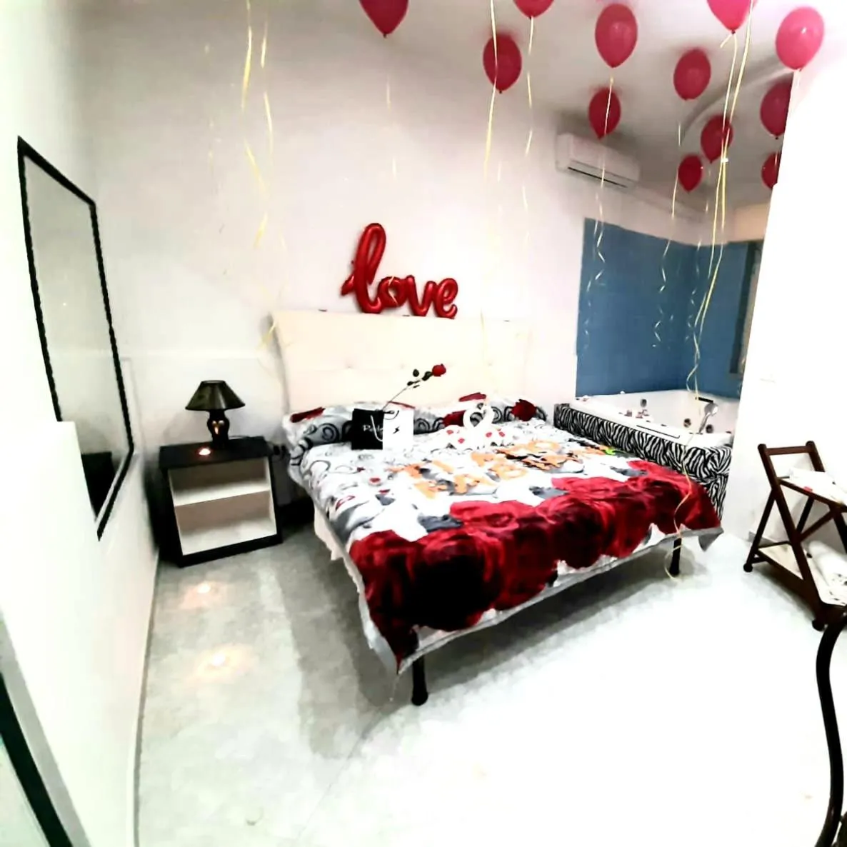 Bed in Hotel Napoleon-Cuore