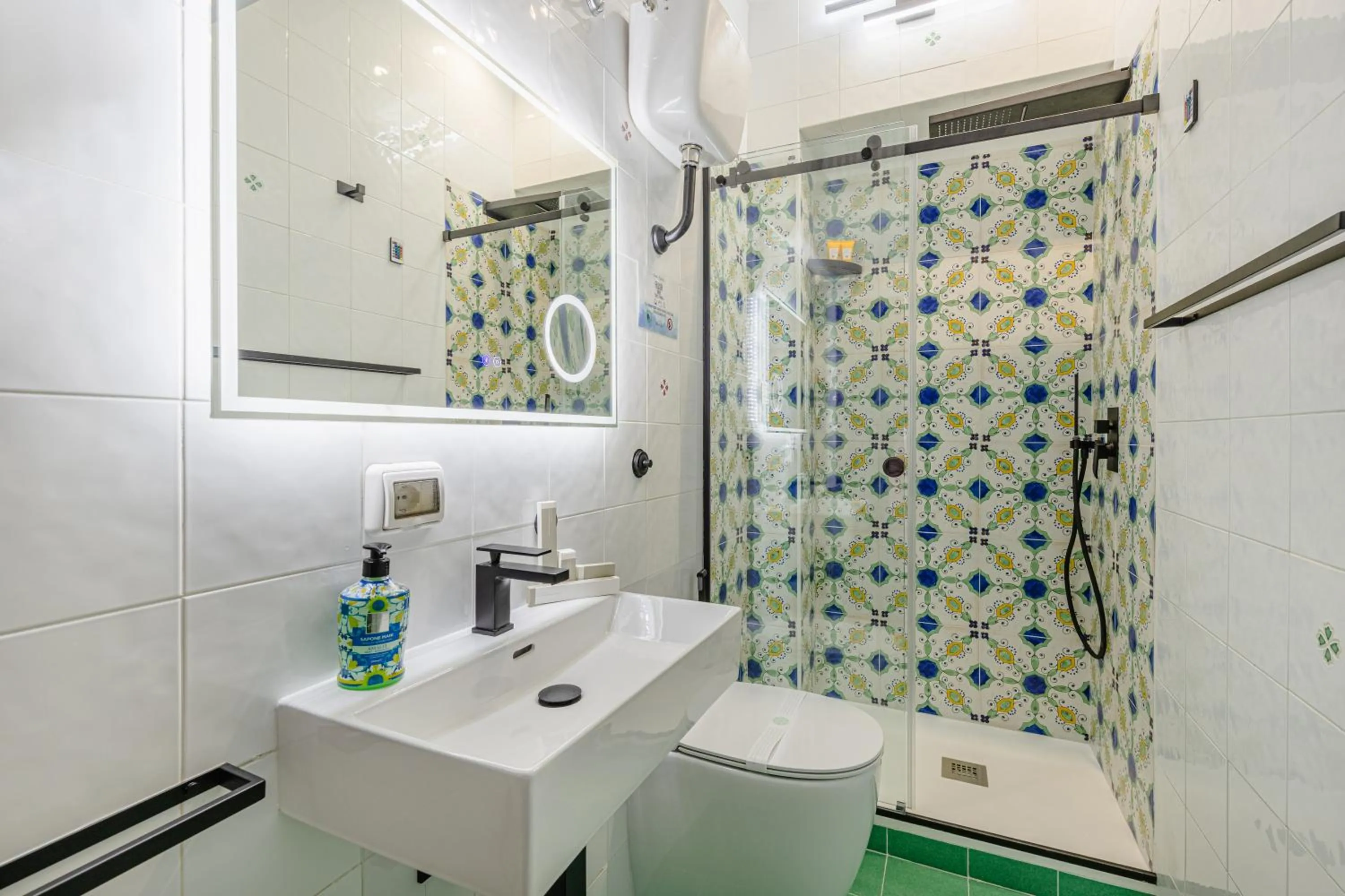 Shower in NapoliCentro Mare - Sea View Rooms & Suites