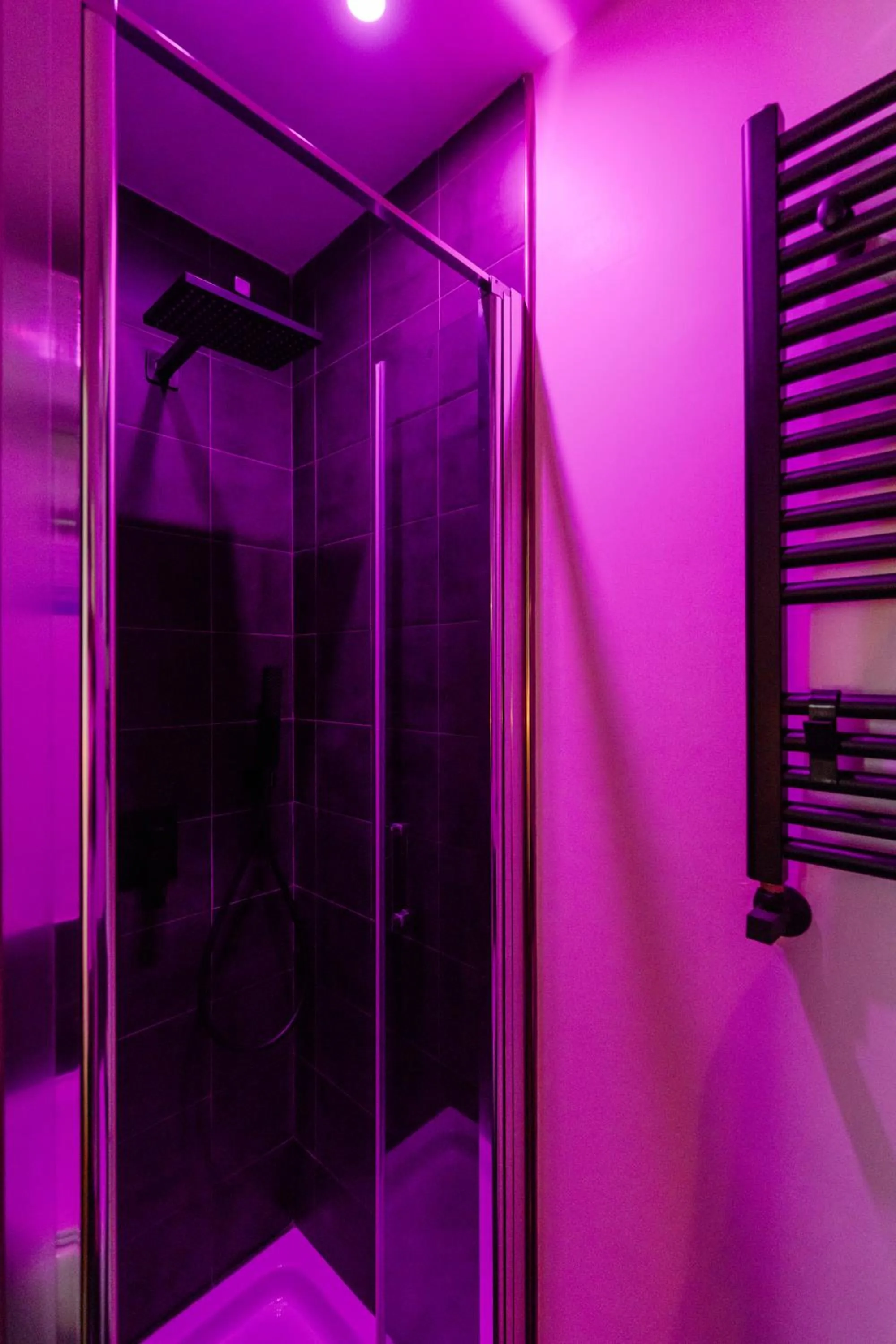 Shower in NapoliCentro Mare - Sea View Rooms & Suites