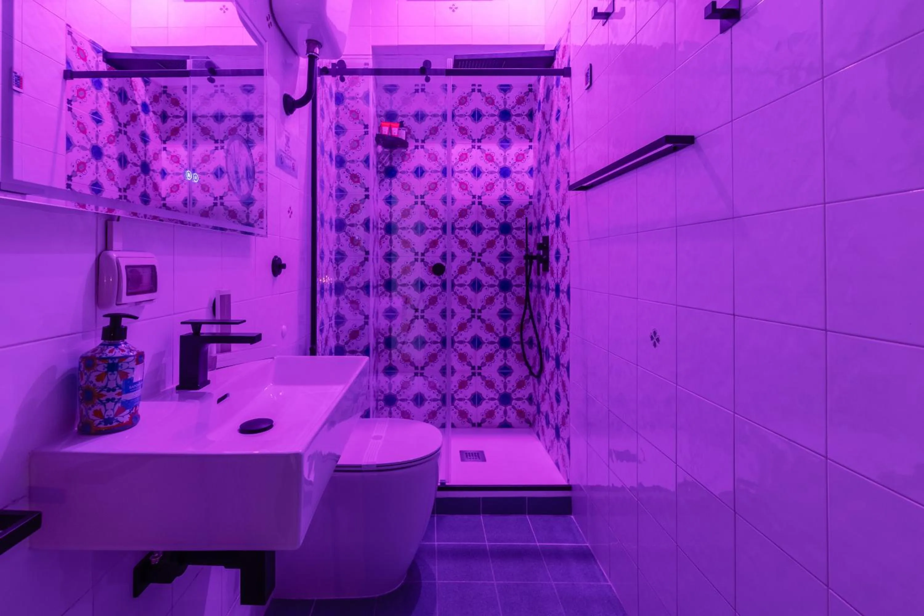 Shower in NapoliCentro Mare - Sea View Rooms & Suites