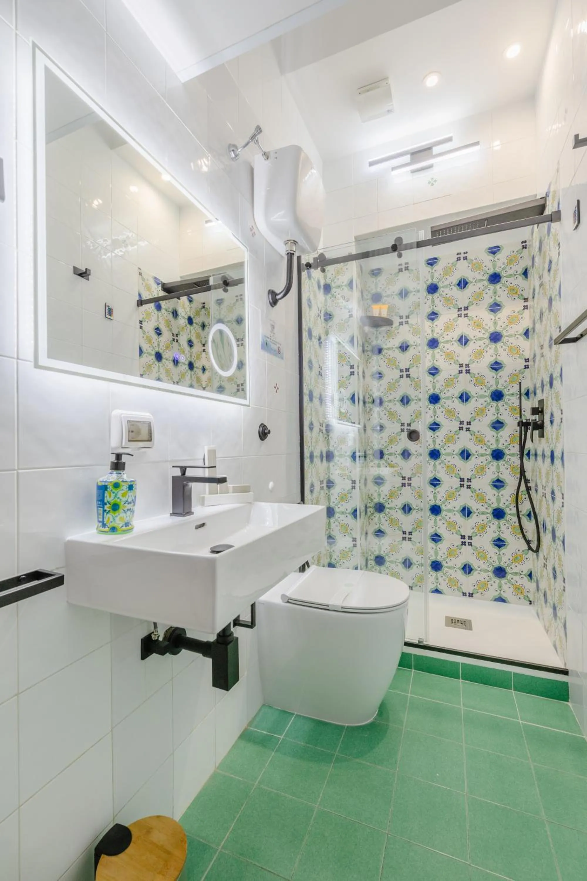 Shower in NapoliCentro Mare - Sea View Rooms & Suites