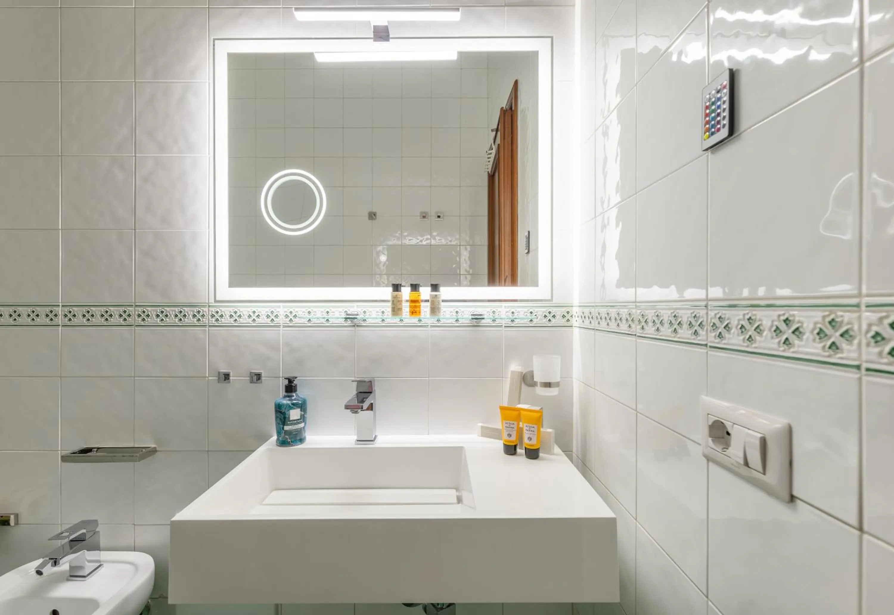 Bathroom in NapoliCentro Mare - Sea View Rooms & Suites