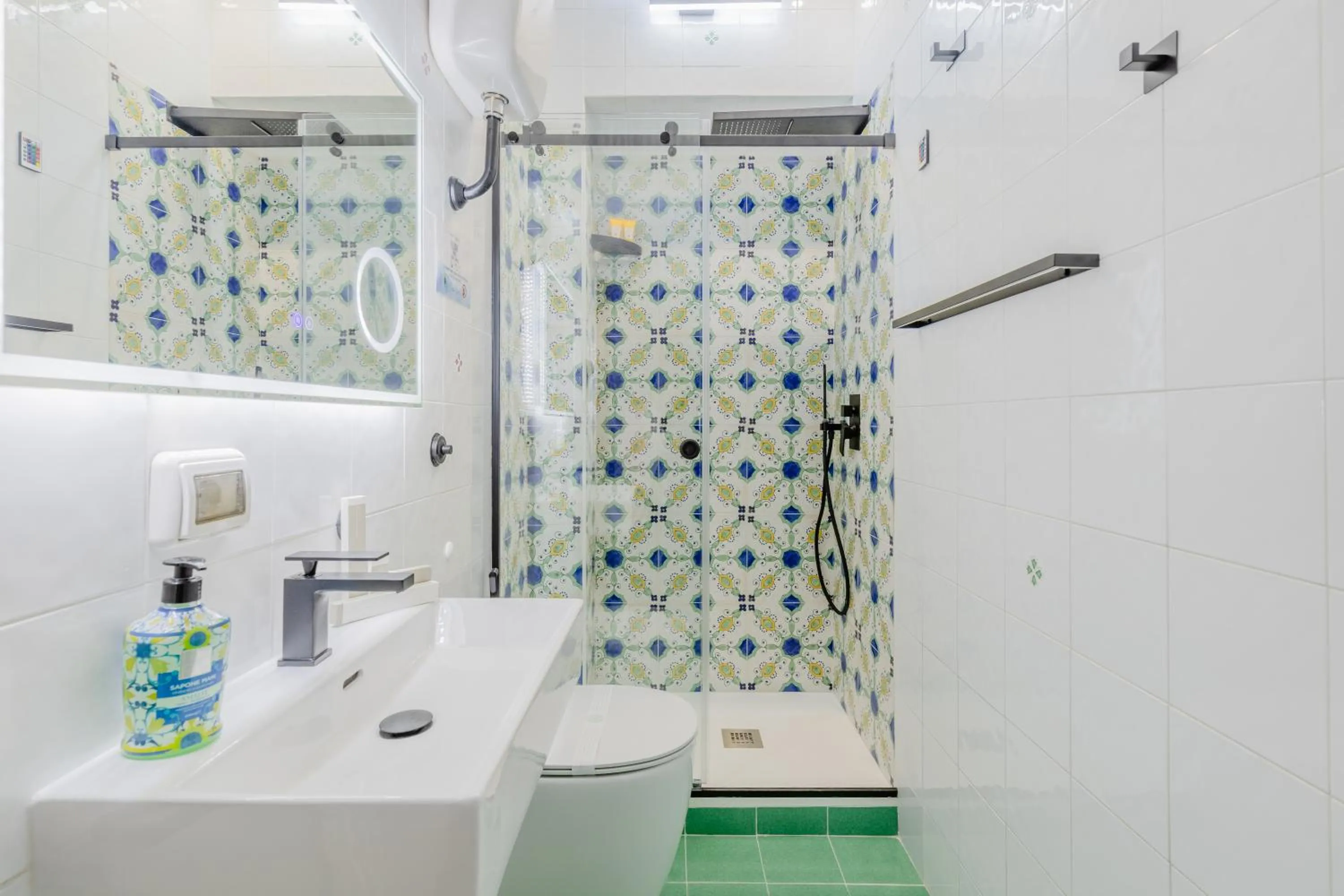 Shower in NapoliCentro Mare - Sea View Rooms & Suites