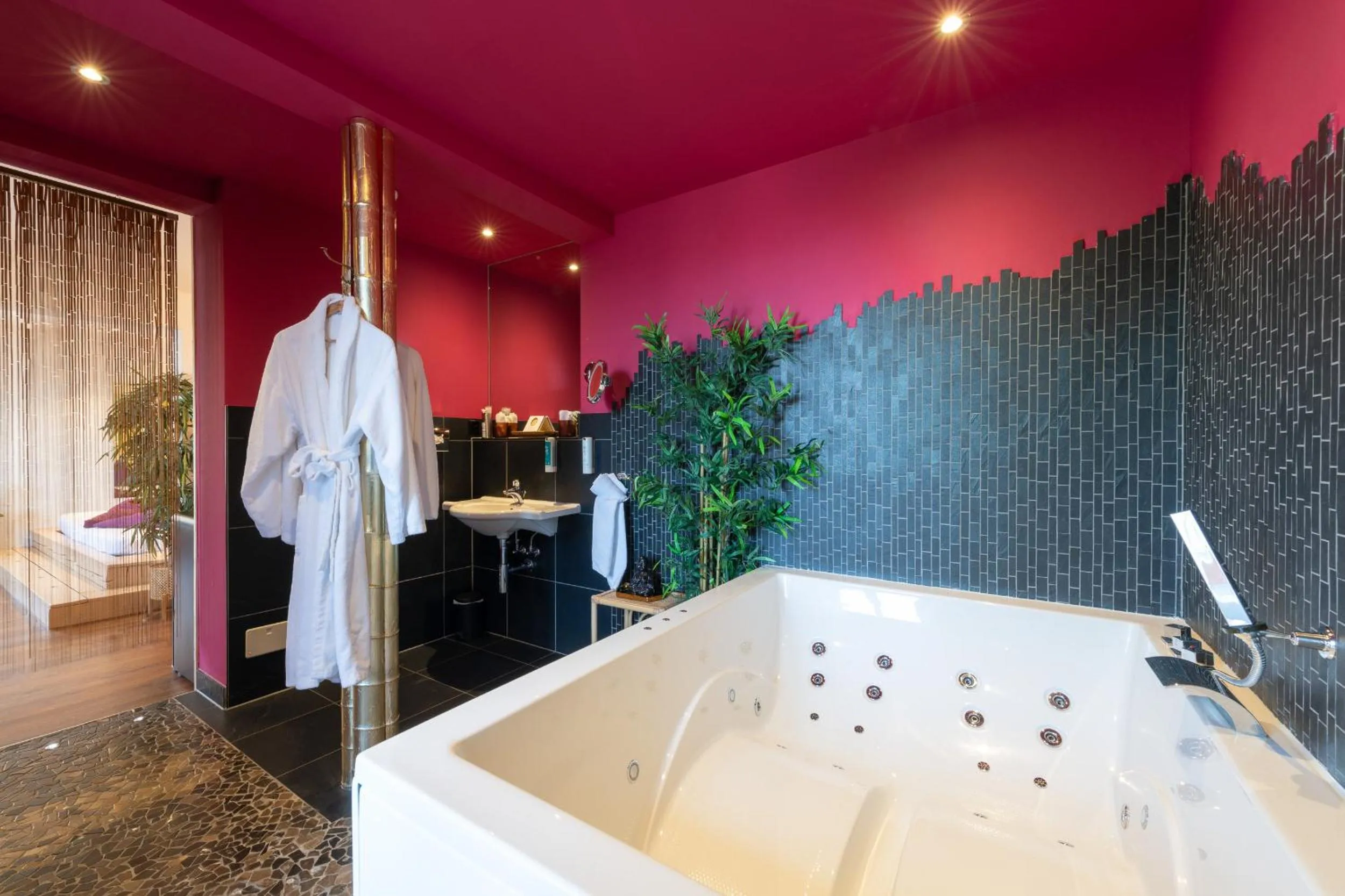 Hot Tub in Hotel Zeit & Traum Privat SPA