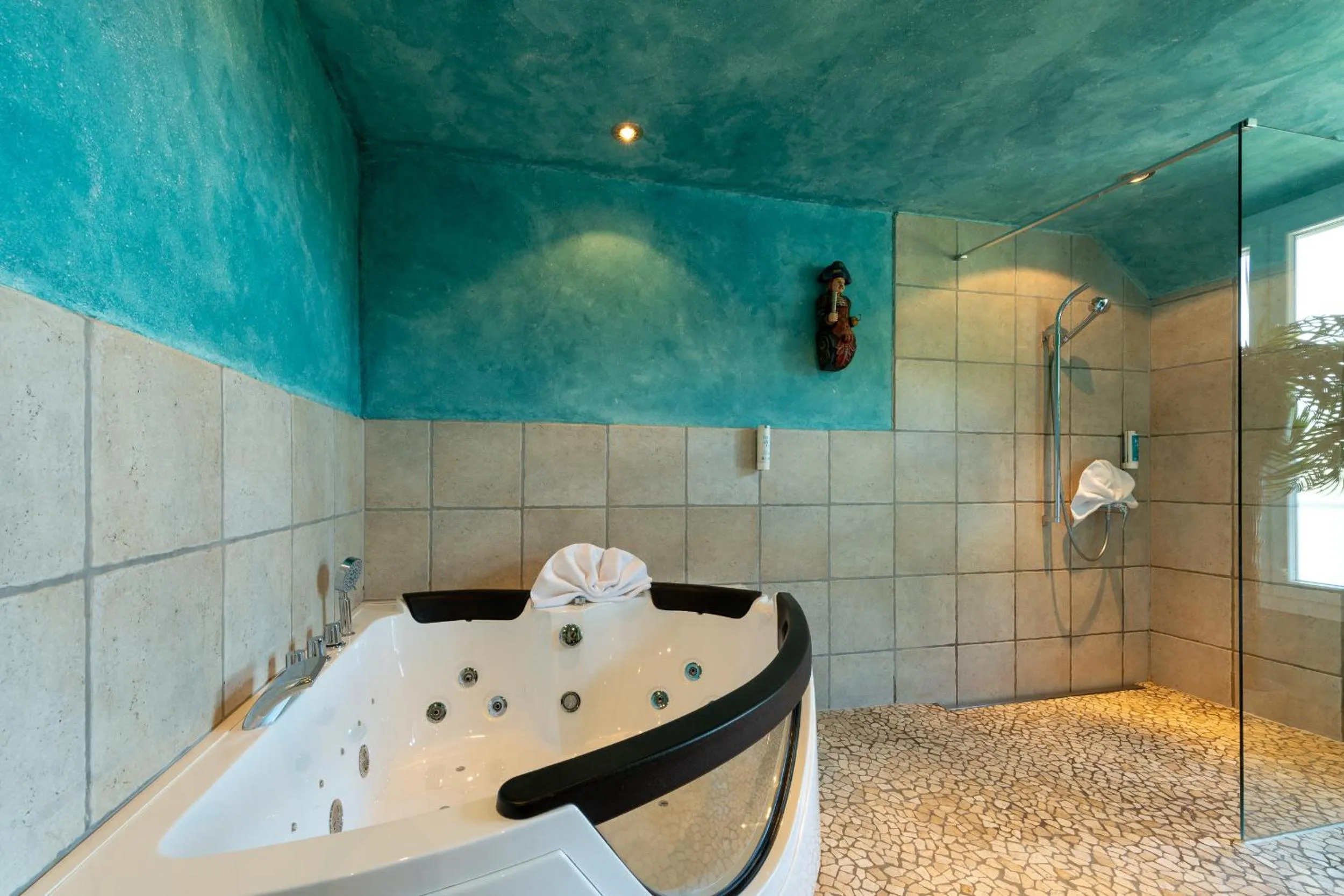 Hot Tub in Hotel Zeit & Traum Privat SPA